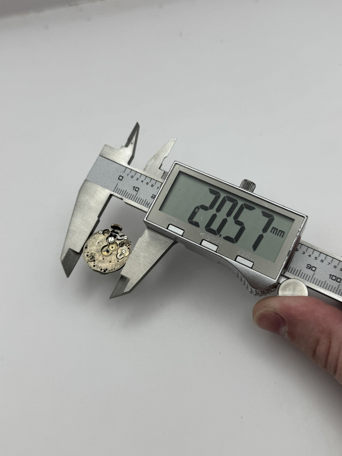 20.5mm Vintage Interesting unidentified Manual Wind Swiss Watch Movement REPAIR