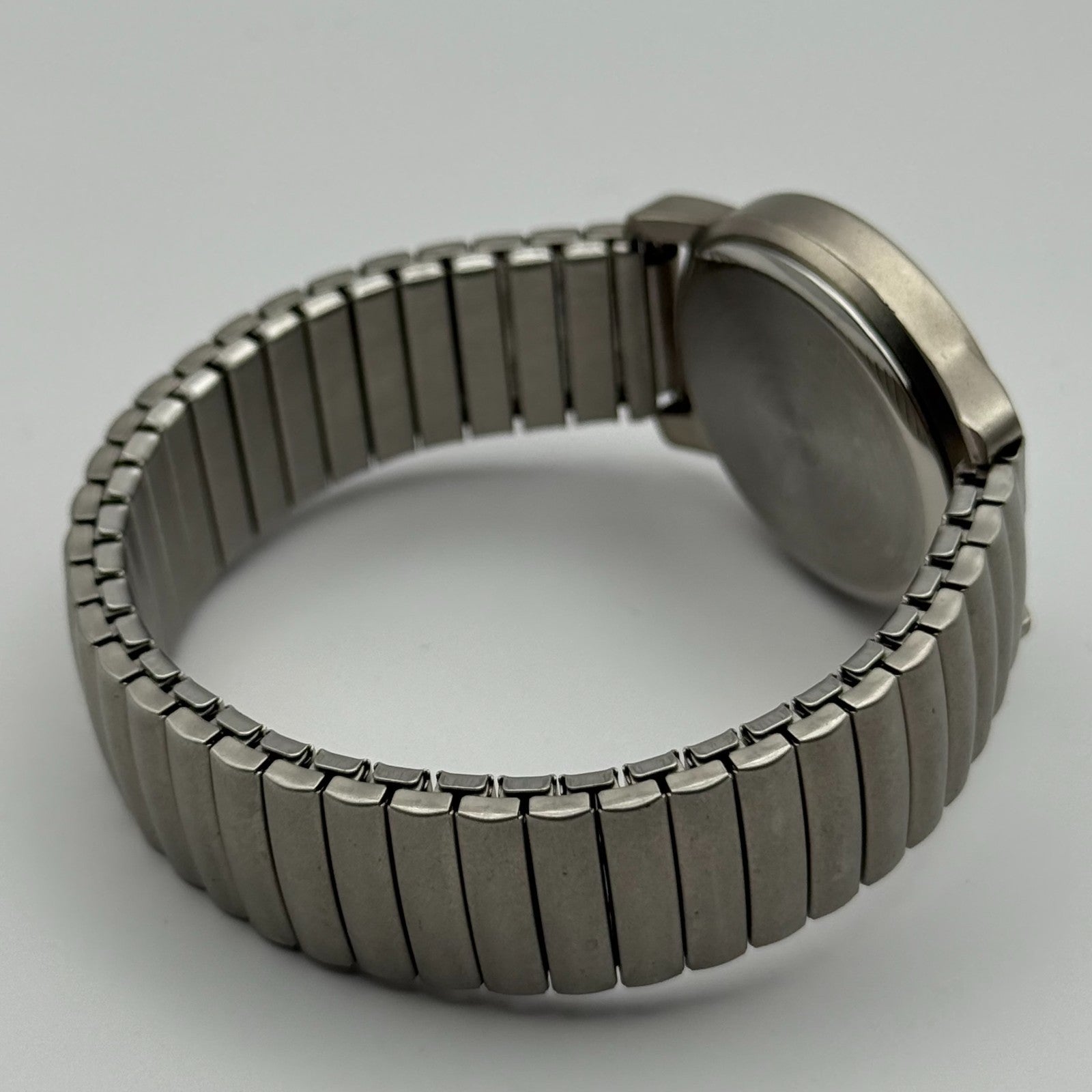 Davidoff Cool Water Ladies Quartz Watch Silver Tone Stretch Band Working 31mm