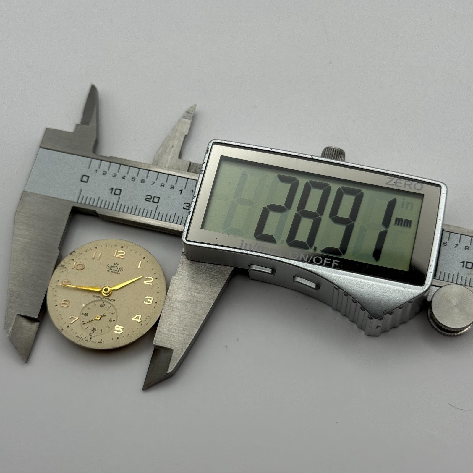 Smiths De Luxe 72 Shockproof Watch Movement Manual Wind Vintage Parts 26.9mm