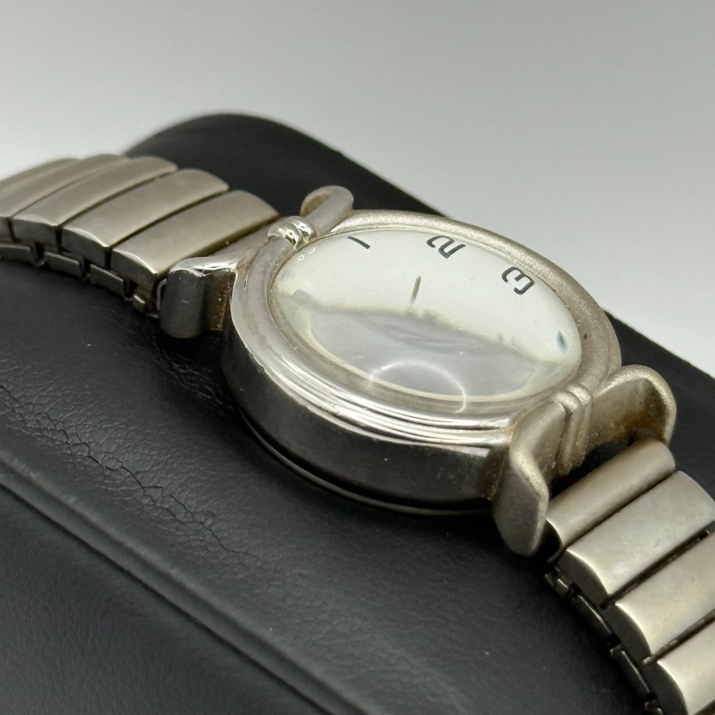 Genious Ladies Quartz Watch Silver Tone Expandable Band Japan Steel Working 24mm