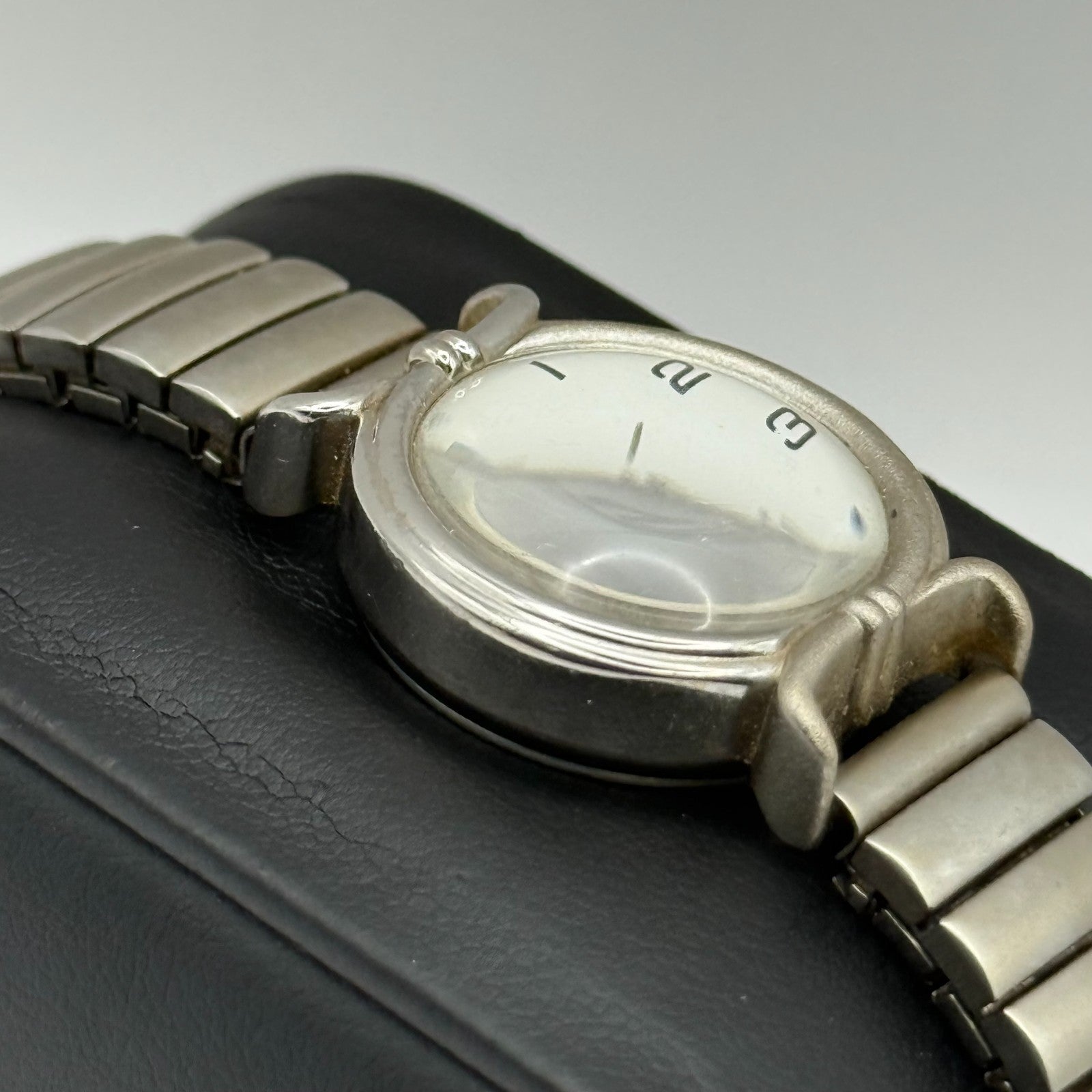 Genious Ladies Quartz Watch Silver Tone Expandable Band Japan Steel Working 24mm