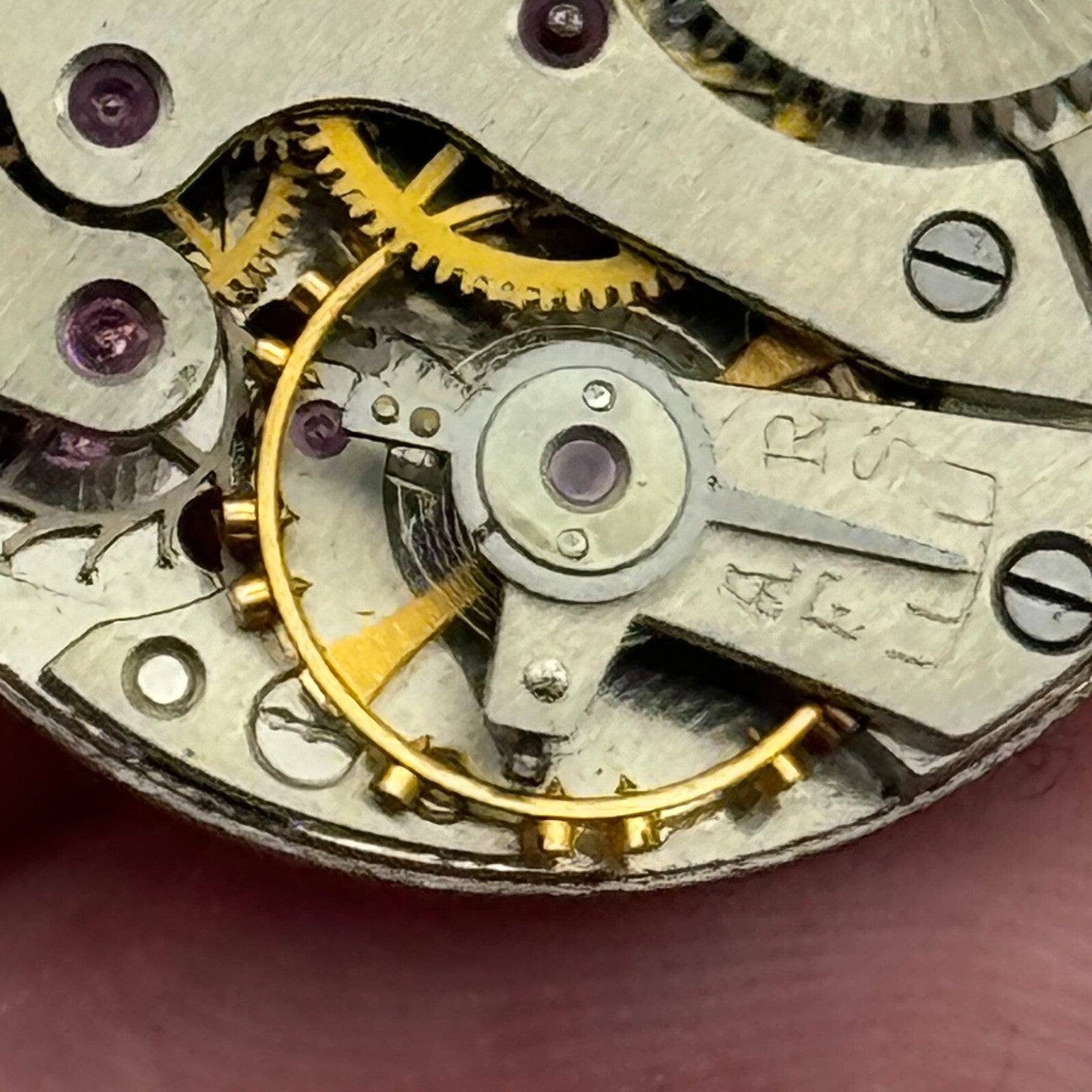 23.5mm O Maire OM 125 Manual Wind 17 Jewels Swiss Watch Movement Vintage PARTS