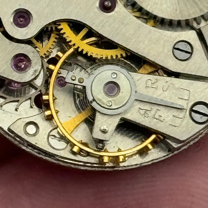 23.5mm O Maire OM 125 Manual Wind 17 Jewels Swiss Watch Movement Vintage PARTS