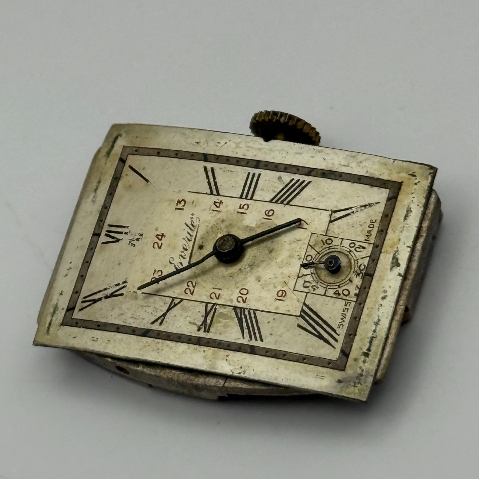 Everite 9/300 Tank Watch Movement Running 7 Jewels Manual Wind Parts 17.9mm