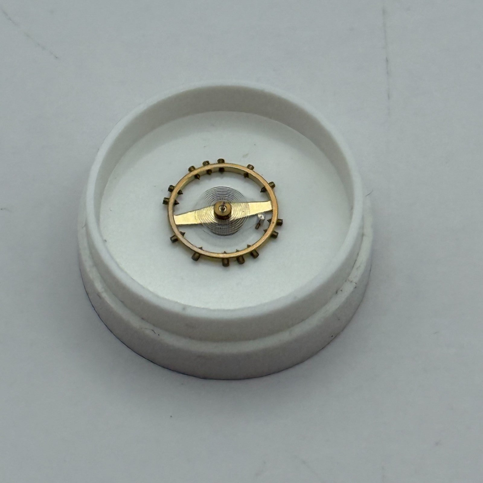 FHF 34 Balance Wheel Complete And Spring 7¾’’’ 1047 M Watch Movement Parts NOS