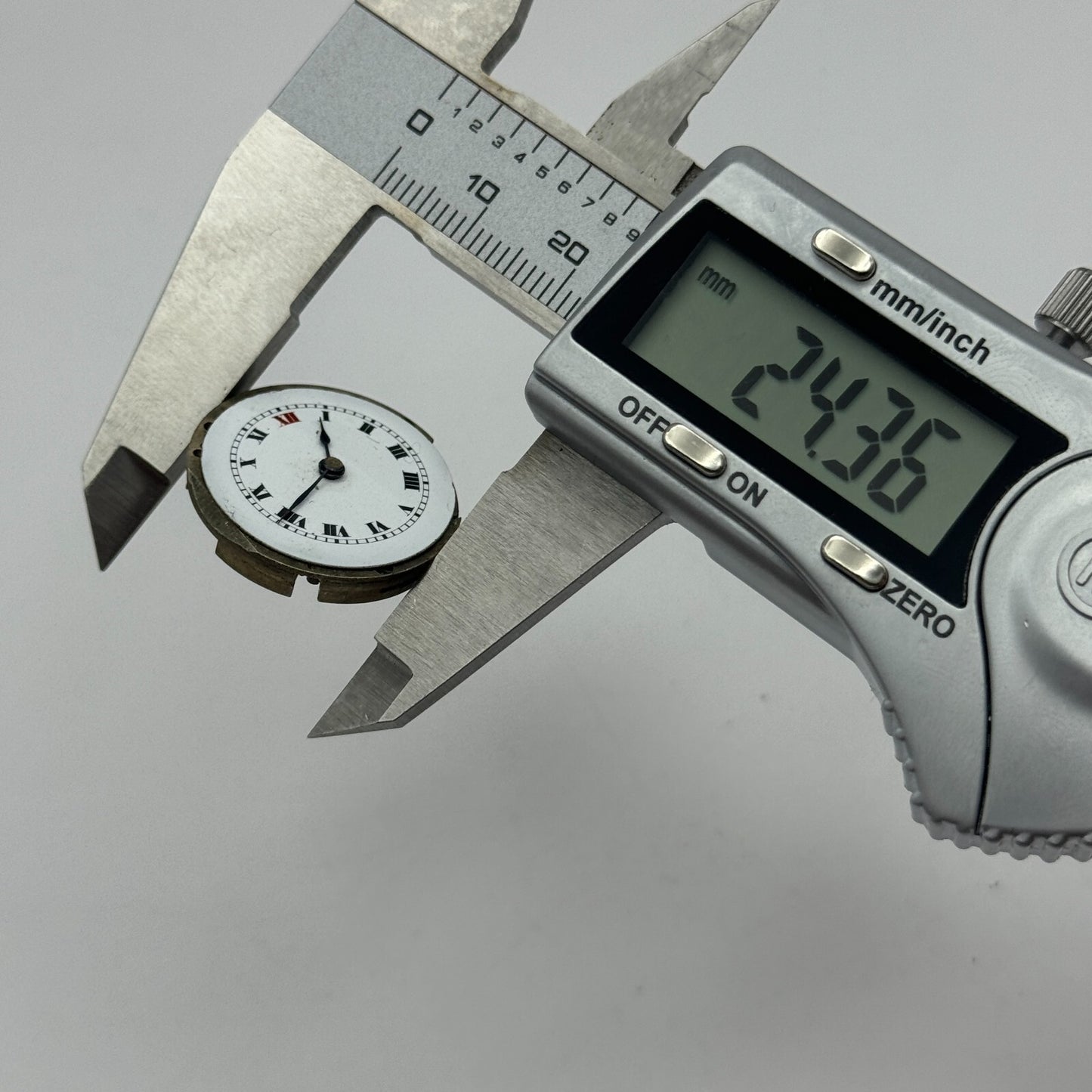 24.3mm Unidentified Roman Numerals Swiss Trench Watch Movement Manual Wind PARTS