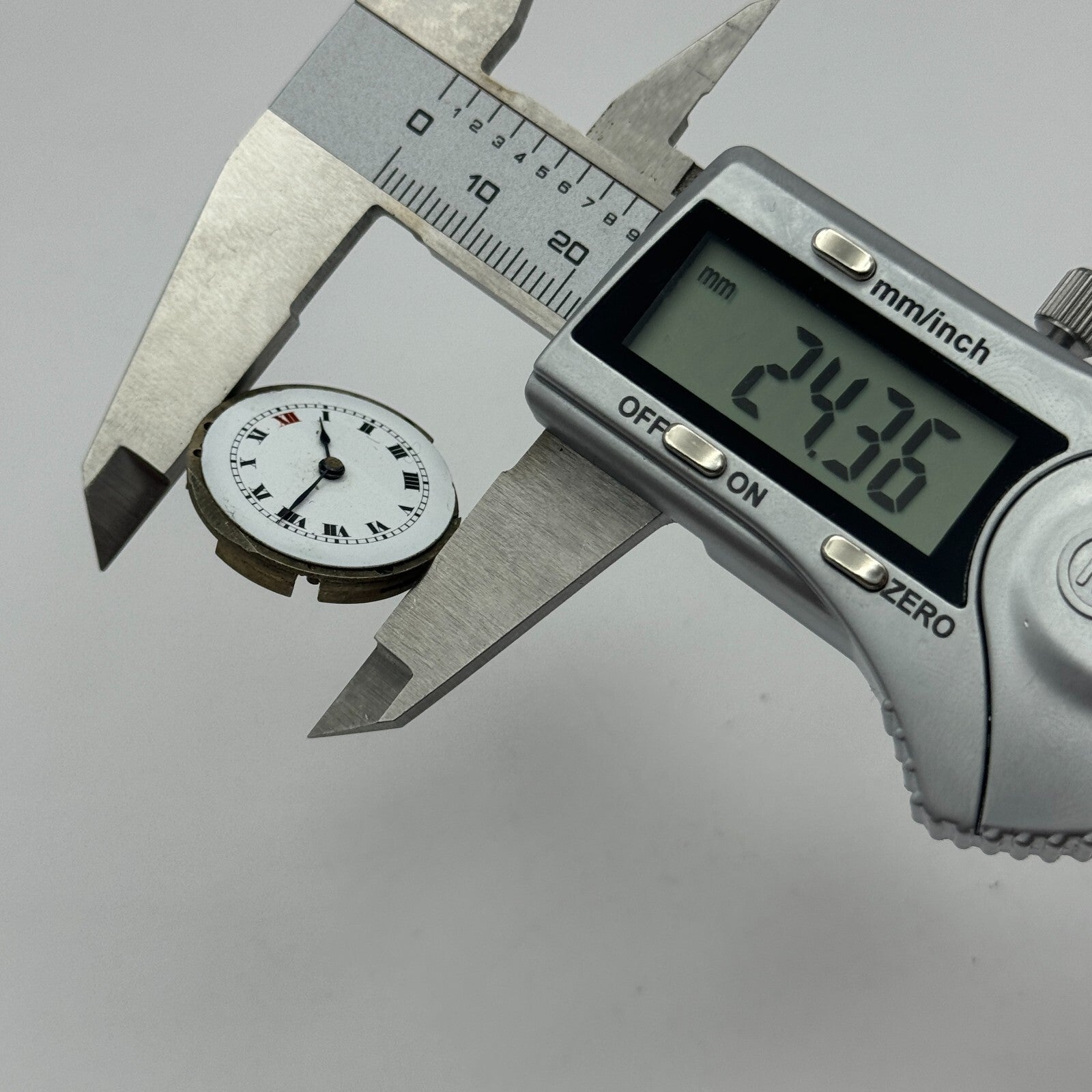 24.3mm Unidentified Roman Numerals Swiss Trench Watch Movement Manual Wind PARTS