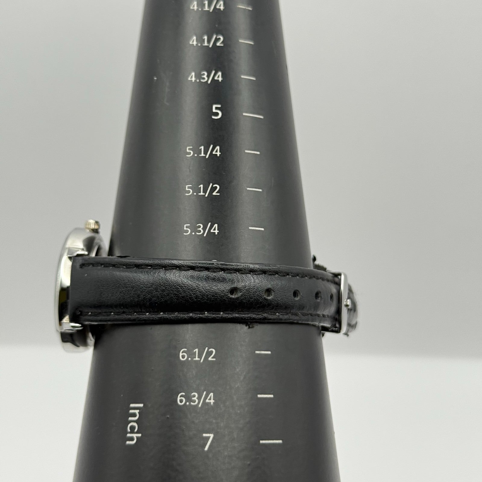 Lowrys Arm Ladies Quartz Watch White Dial Black Strap Japan Working 28mm