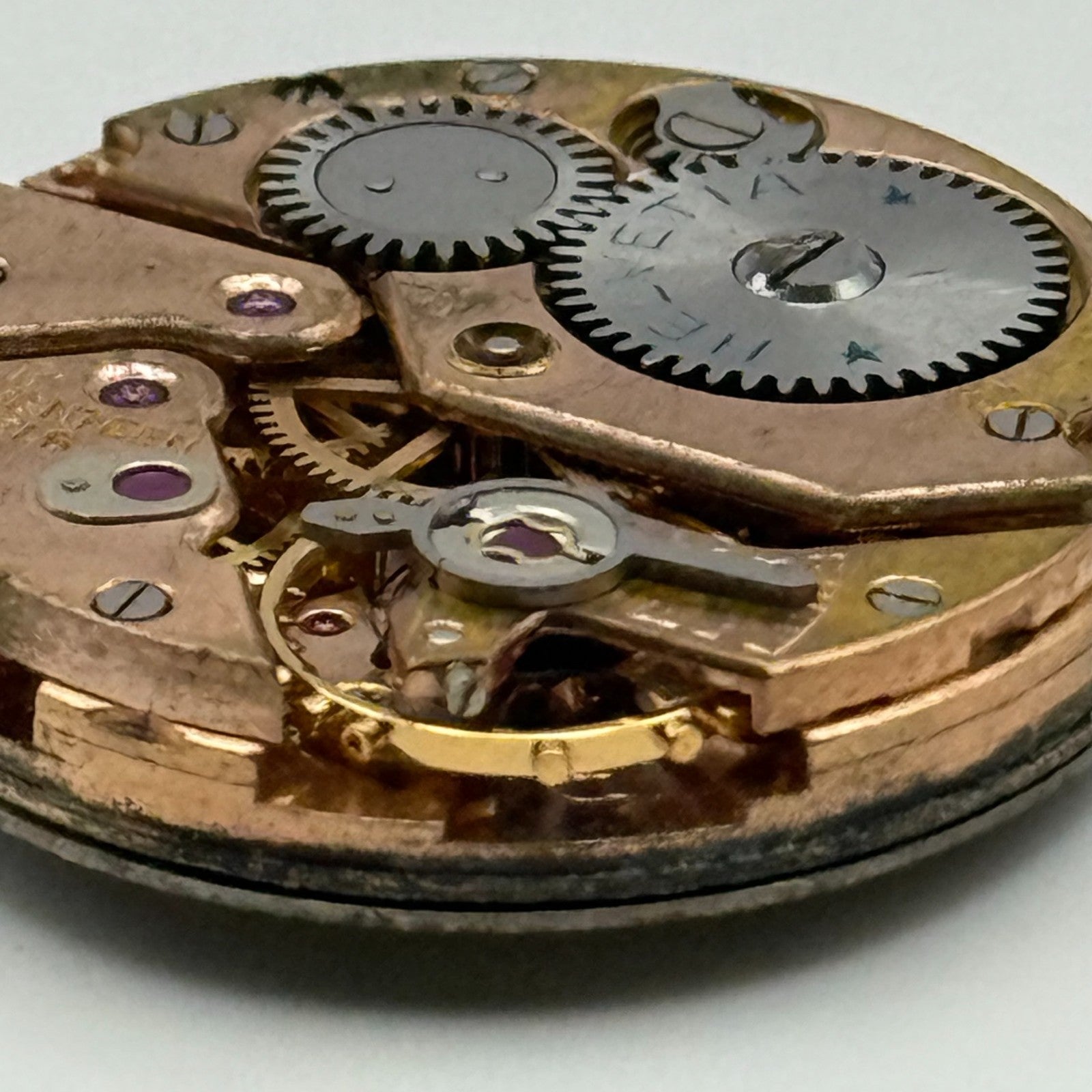 Helvetia 82C Watch Movement Manual Wind Vintage Swiss 17 Jewels Parts 23.1mm