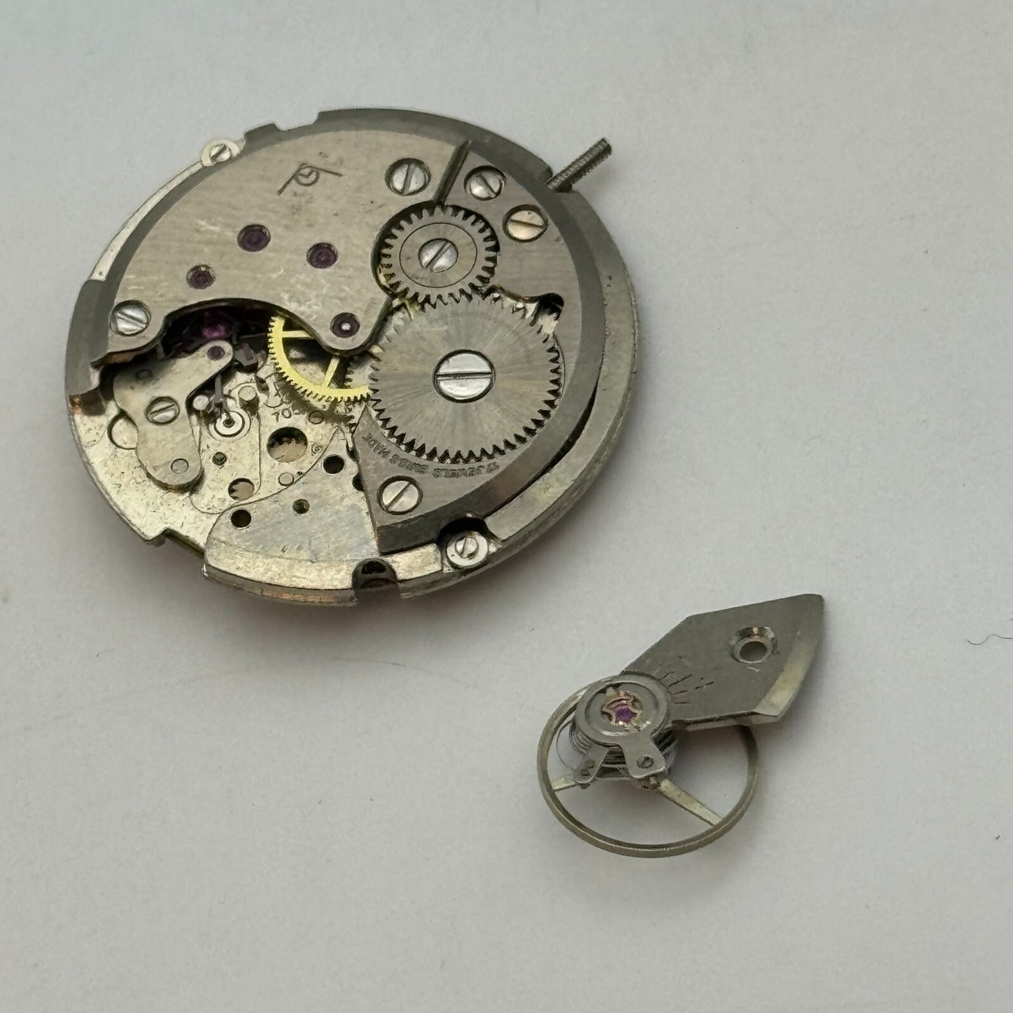 25.9mm Peseux 7056 Swiss Manual Wind 17 Jewels Watch Movement PARTS REPAIR SPARE