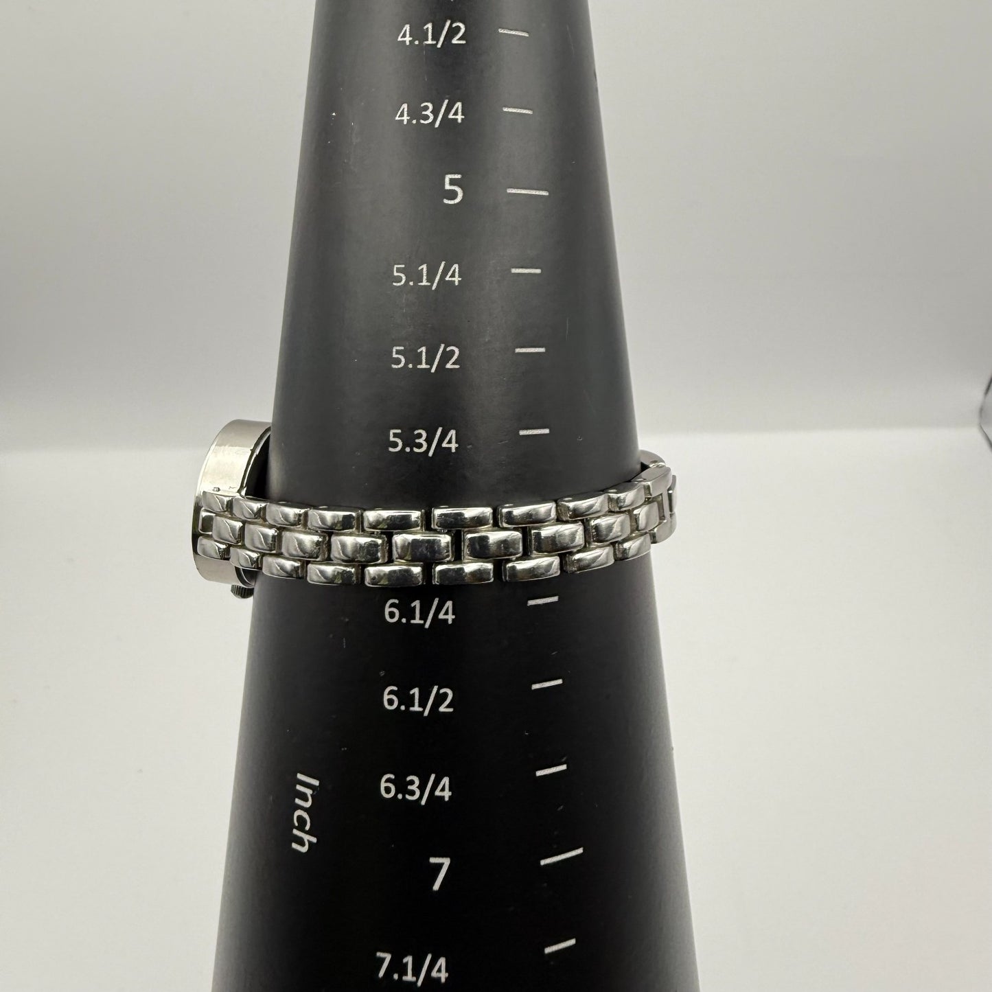 Avon Ladies Quartz Watch Mother of Pearl Dial Silver Tone Bracelet Working 21mm