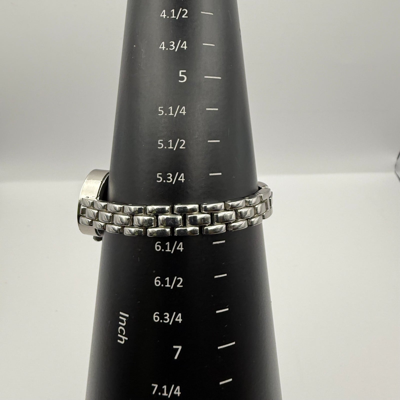 Avon Ladies Quartz Watch Mother of Pearl Dial Silver Tone Bracelet Working 21mm