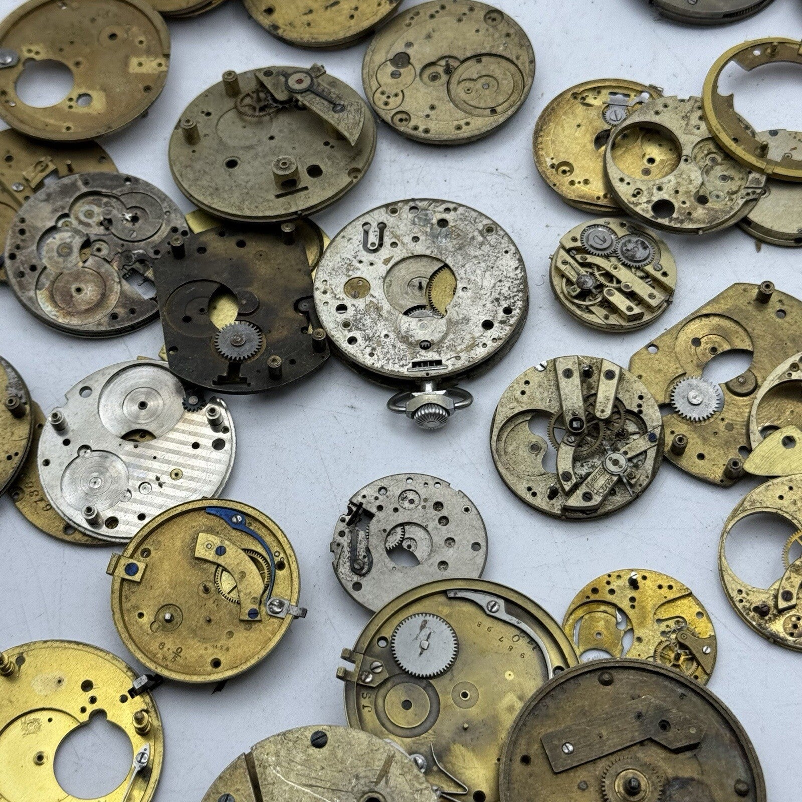 620 Grams Job Lot Of Pocket Watch Movements Parts For Spares / Repairs / Parts