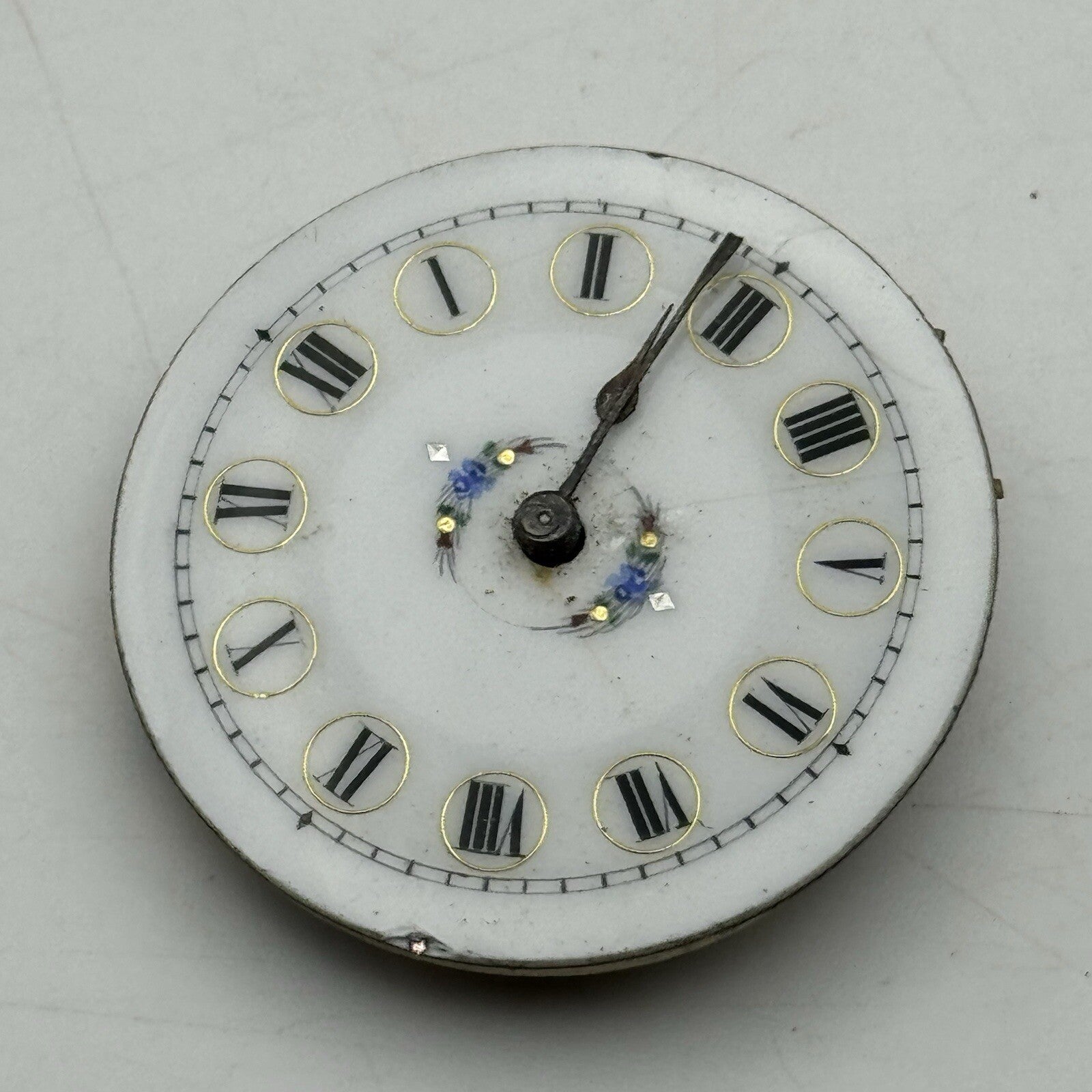 36.3mm Antique Key Wound Beautiful Patterned Pocket Watch Movement FOR PARTS