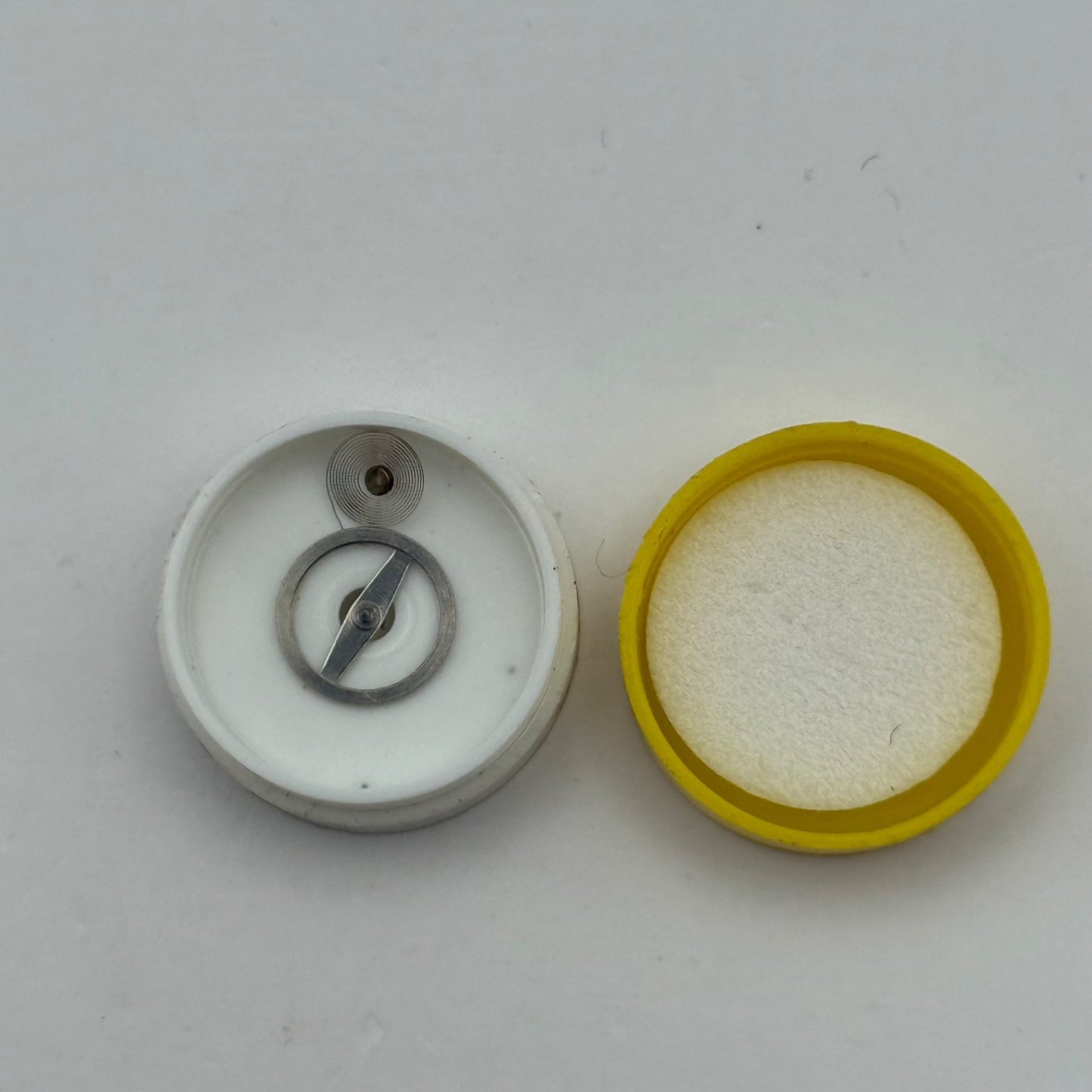 BFG 910 Balance Complete DGT Renata 827 Watch Movement Parts Vintage DAMAGED