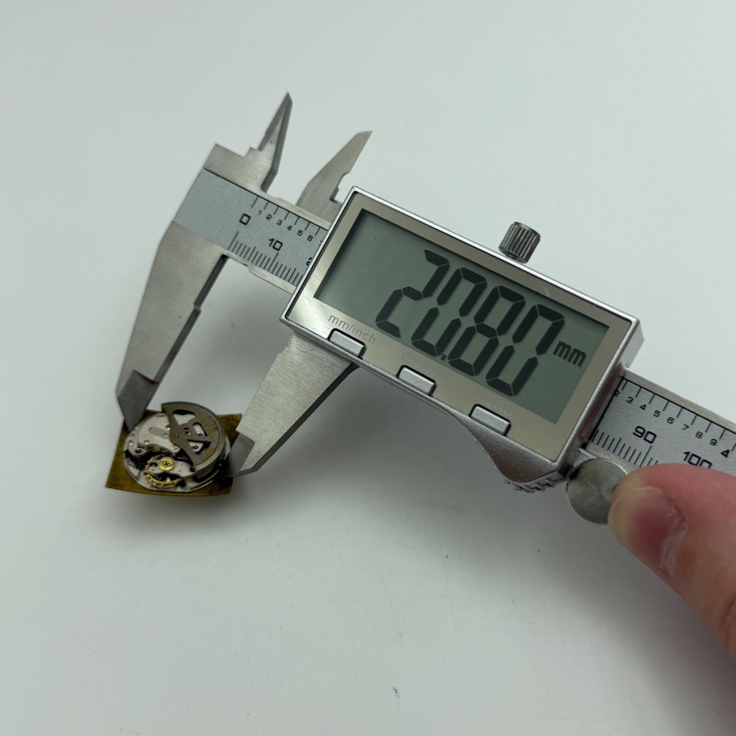 20.8mm Vintage Bulova 8BBA Good Balance Automatic Watch Movement PARTS REPAIR