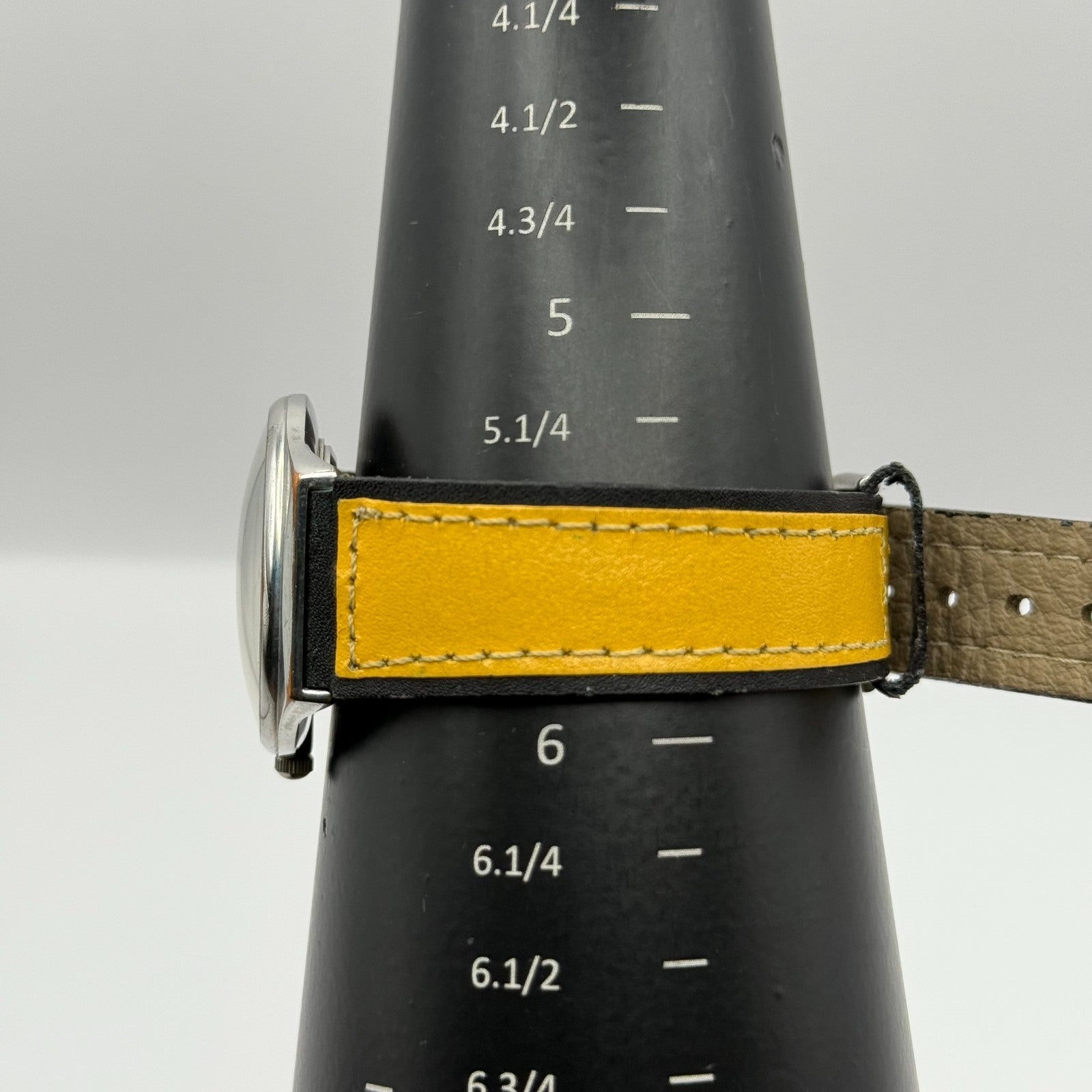 Scene Ladies Quartz Watch Black Dial Yellow Leather Strap Working 32mm