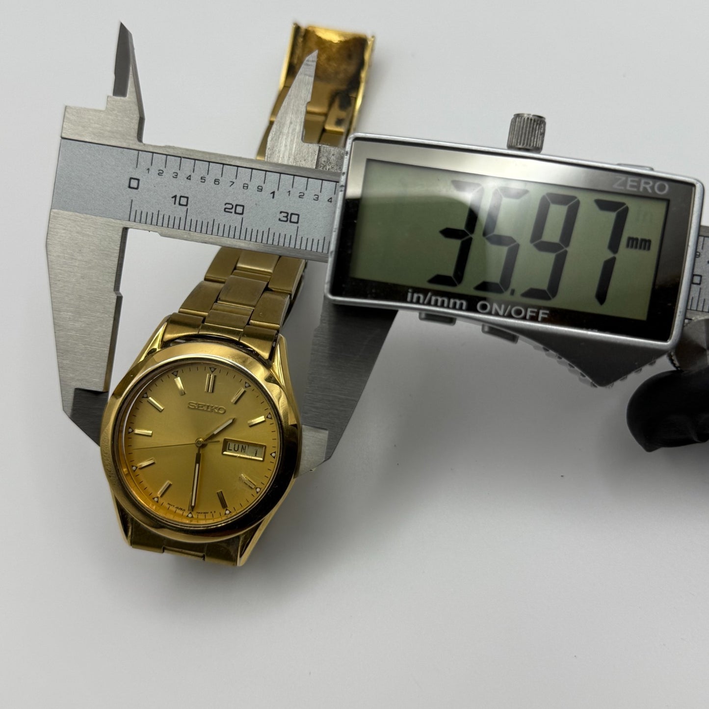 Seiko Mens Quartz Watch 7N43-9070 Gold Tone Bracelet Japan 36mm PARTS REPAIR