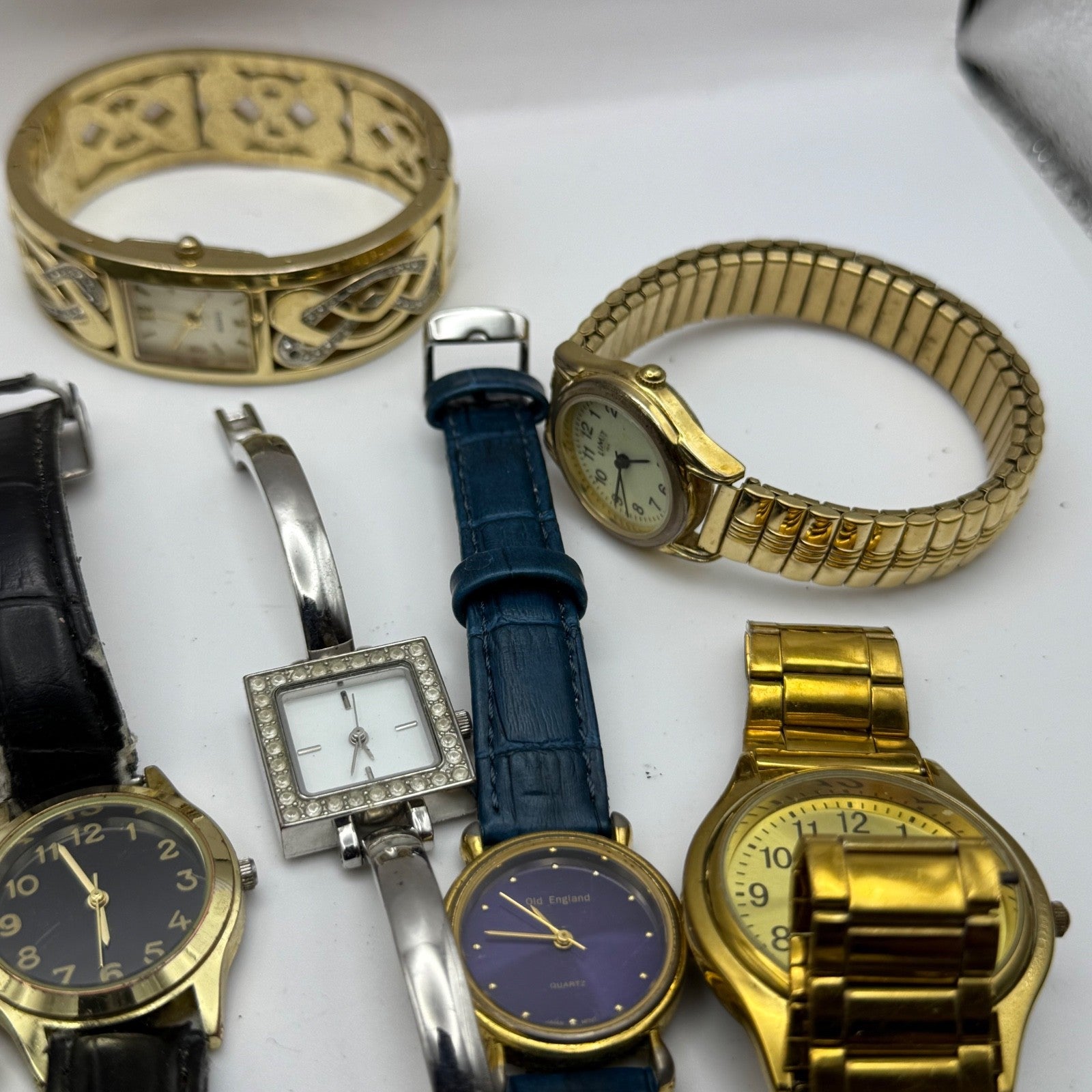 Bundle Of 16 Quartz Watches Modern / Vintage Untested Parts / Repair / Crafts