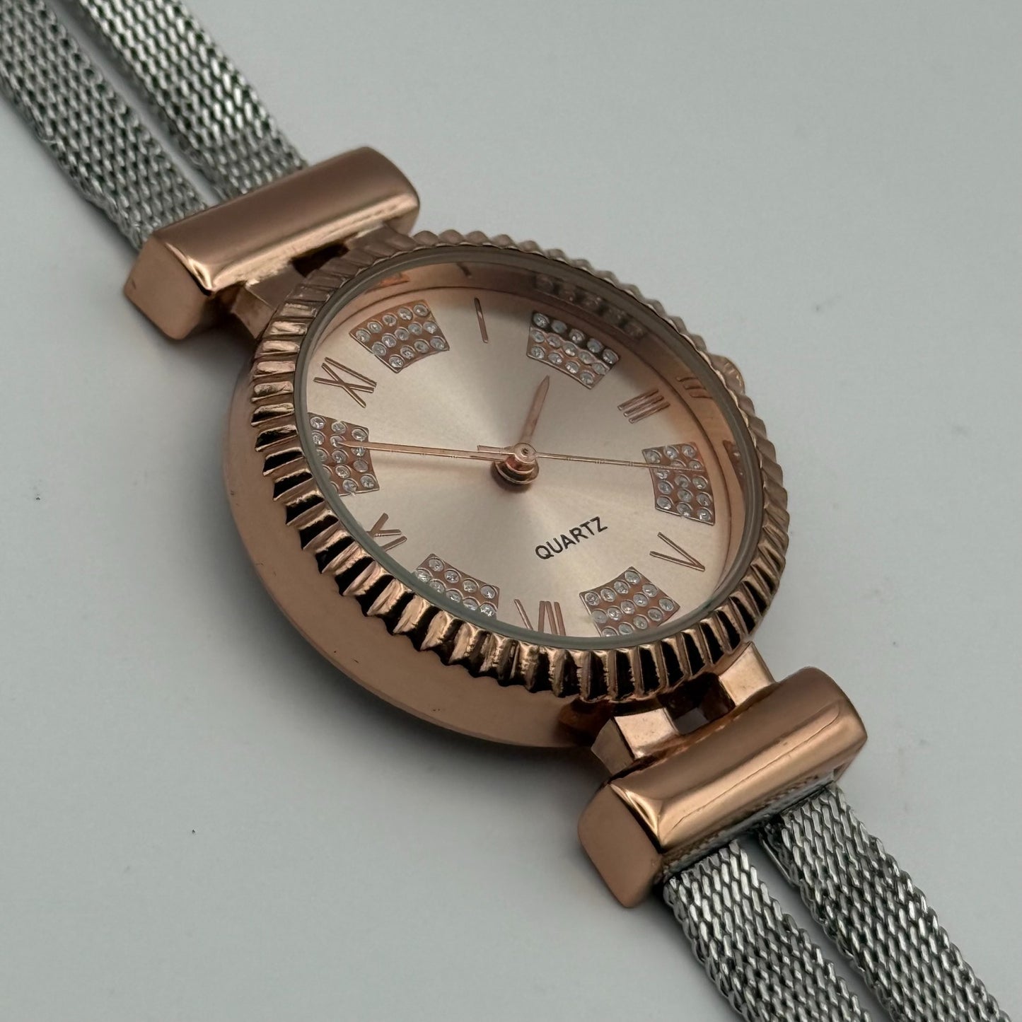 Avon Ladies Quartz Watch Crystal Accents Dial Mesh Strap Working 28mm 6 Inches