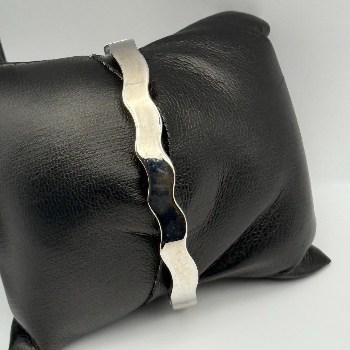 Solo Ladies Quartz Watch Pink Dial Silver Tone Bangle Working 20mm 6 Inches