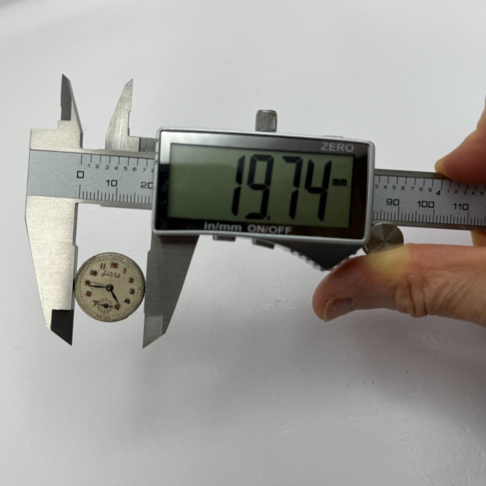 19.7mm Vintage Sinex Derby D 40 Swiss Manual Wind Watch Movement PARTS REPAIR