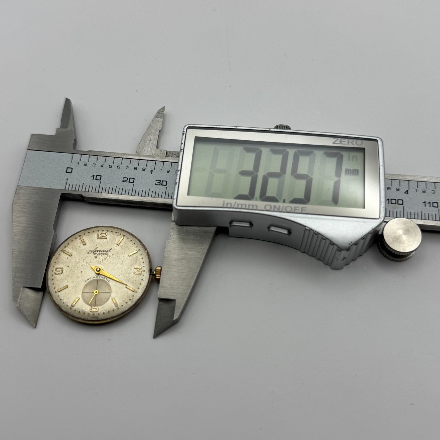 AS 1002 984 Watch Movement Running Accurist Manual Wind Vintage Parts 29.8mm