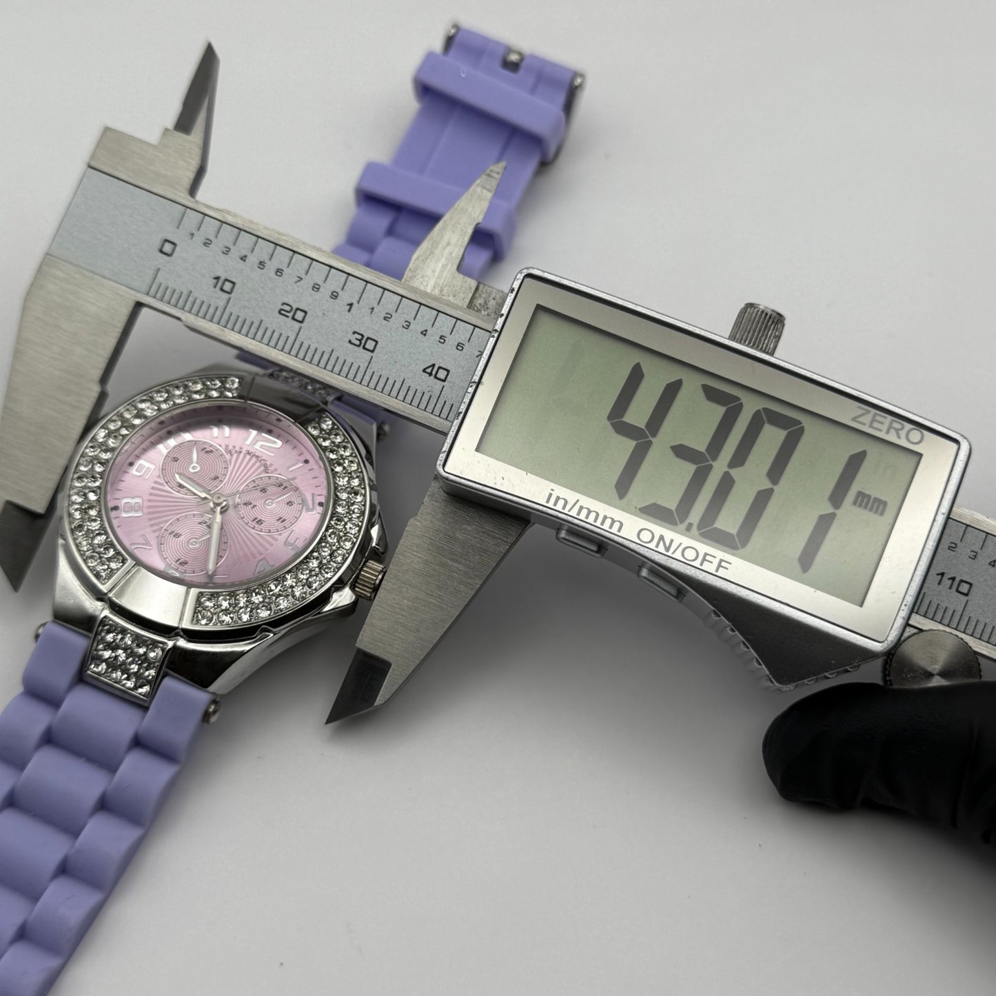 Eve Mon Crois Ladies Quartz Watch Subdial Crystal Accents Japan Working 40mm