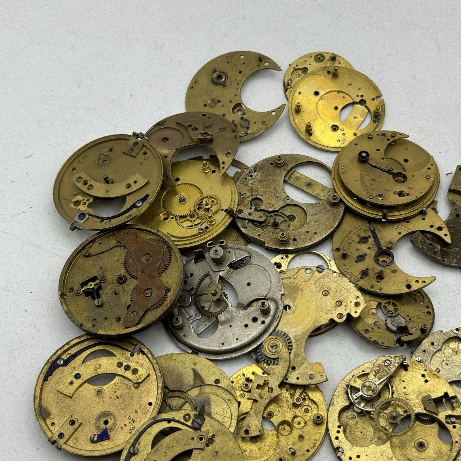 570 Grams Job Lot Of Pocket Watch Movements Parts For Spares / Repairs / Parts