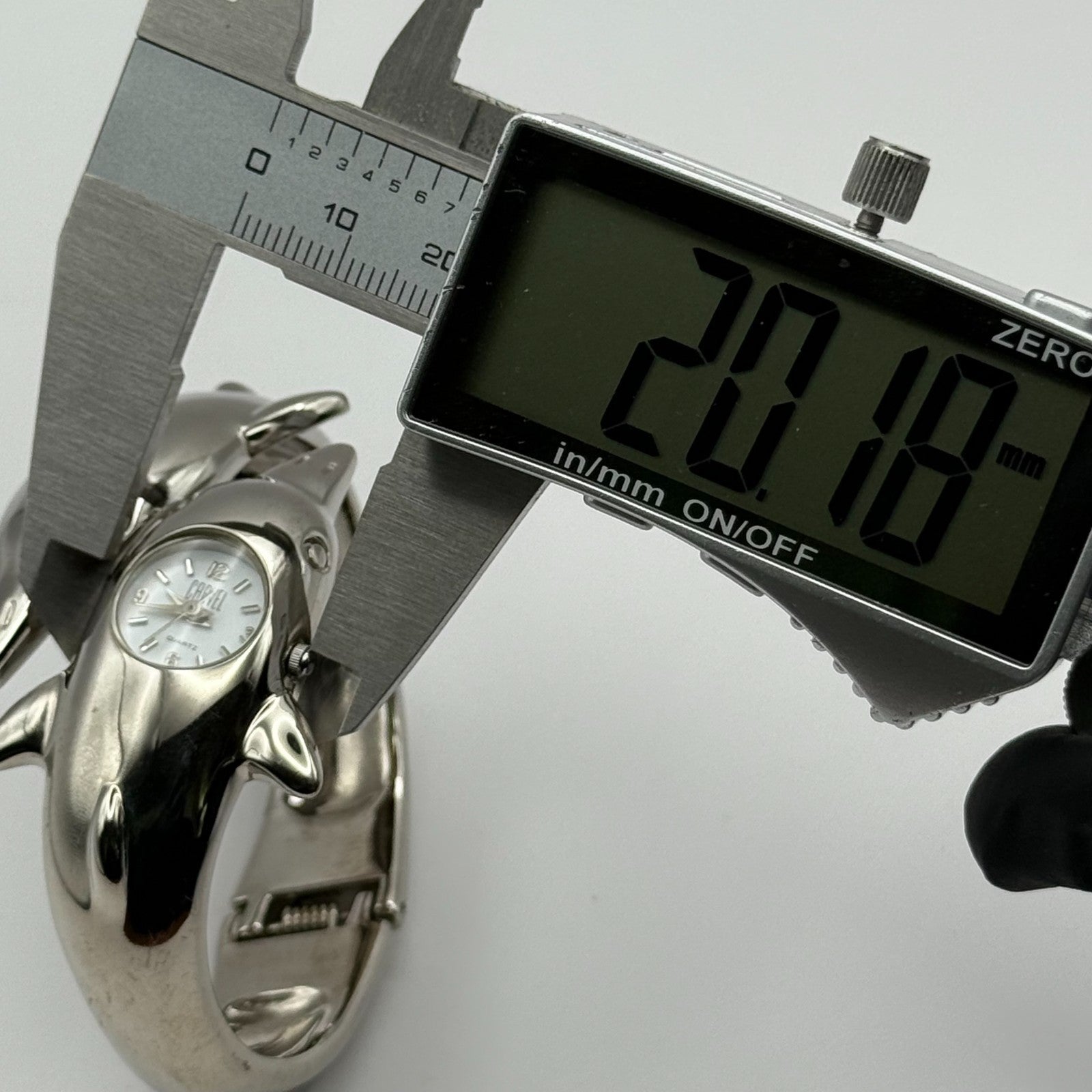 Carvel Ladies Dolphin Bangle Watch Quartz Silver Tone Working 20mm 5.5 Inches