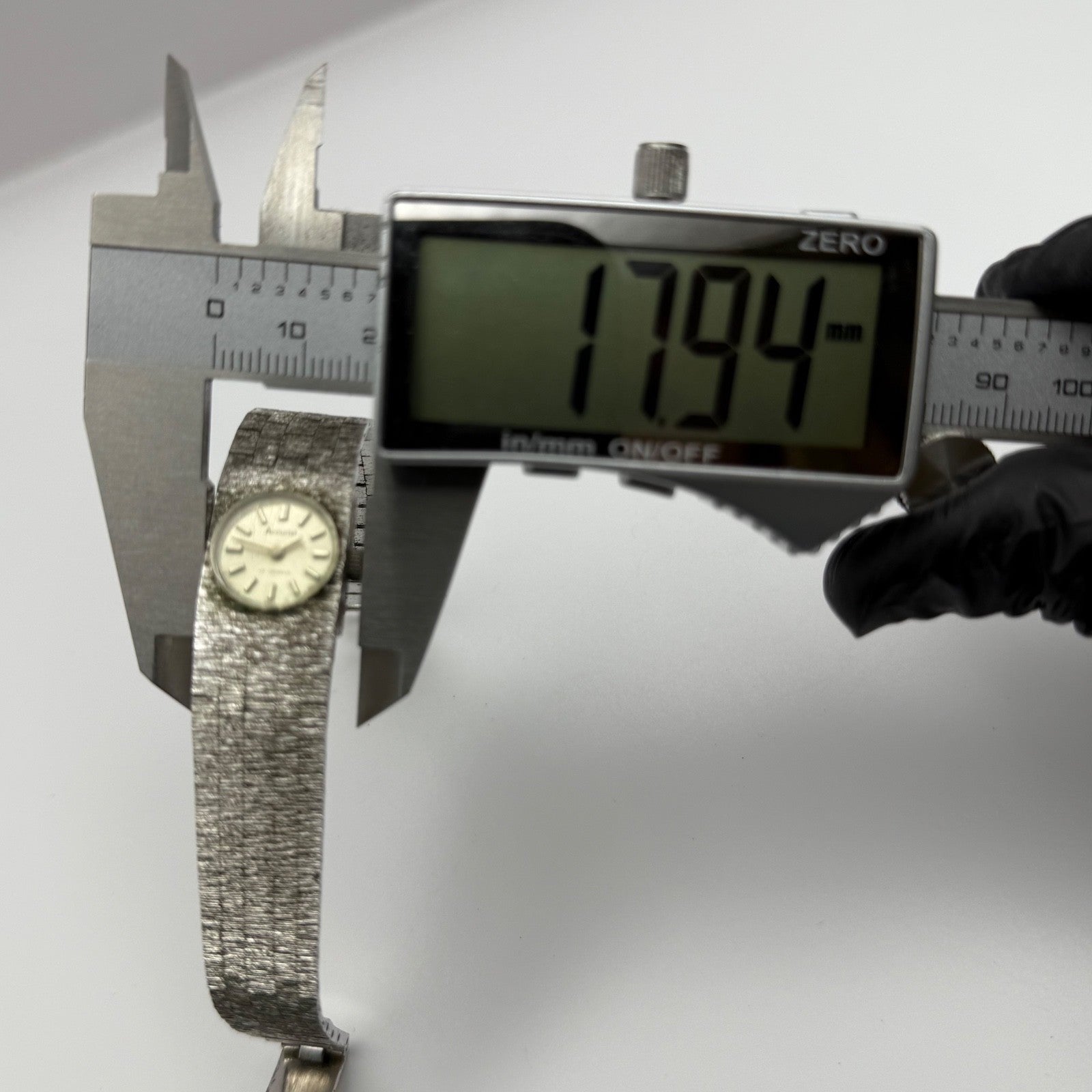 16mm Vintage Accurist 17 Jewels Bark Affect Swiss Manual Wind Watch PARTS REPAIR