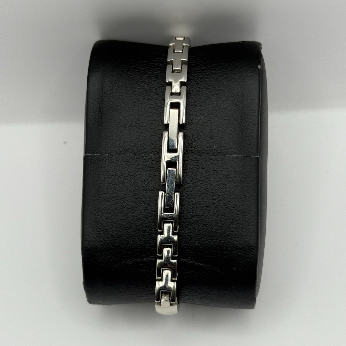 Avon Ladies Quartz Watch Square White Dial Silver Tone Bracelet Working 21mm