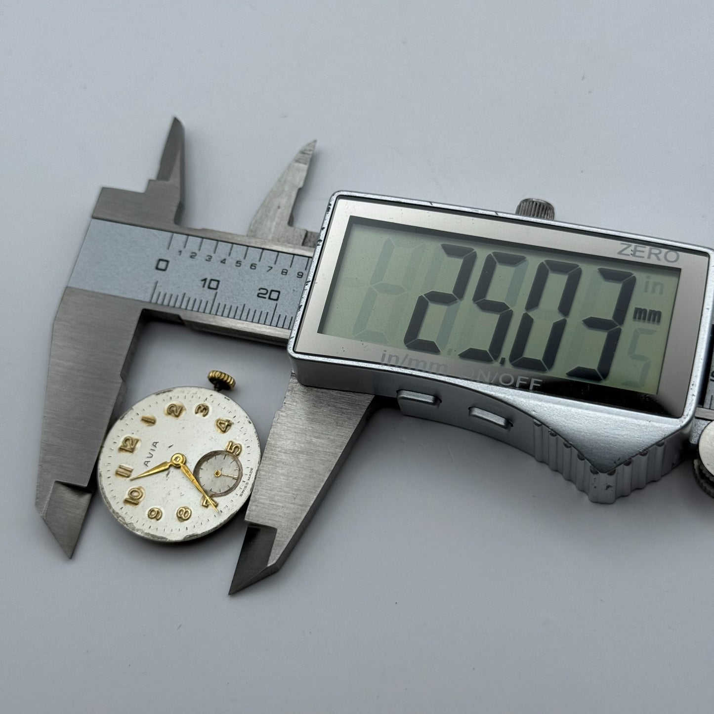 AS 1002 984 Watch Movement Avia Running Manual Wind Vintage Parts Repair 23.6mm