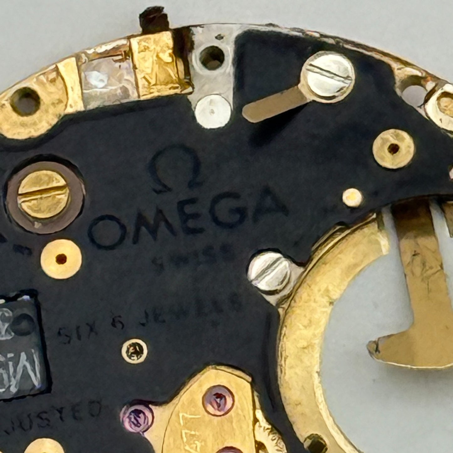Omega 1430 Quartz Watch Movement 6 Jewels Swiss Vintage Parts Repair 23.8mm