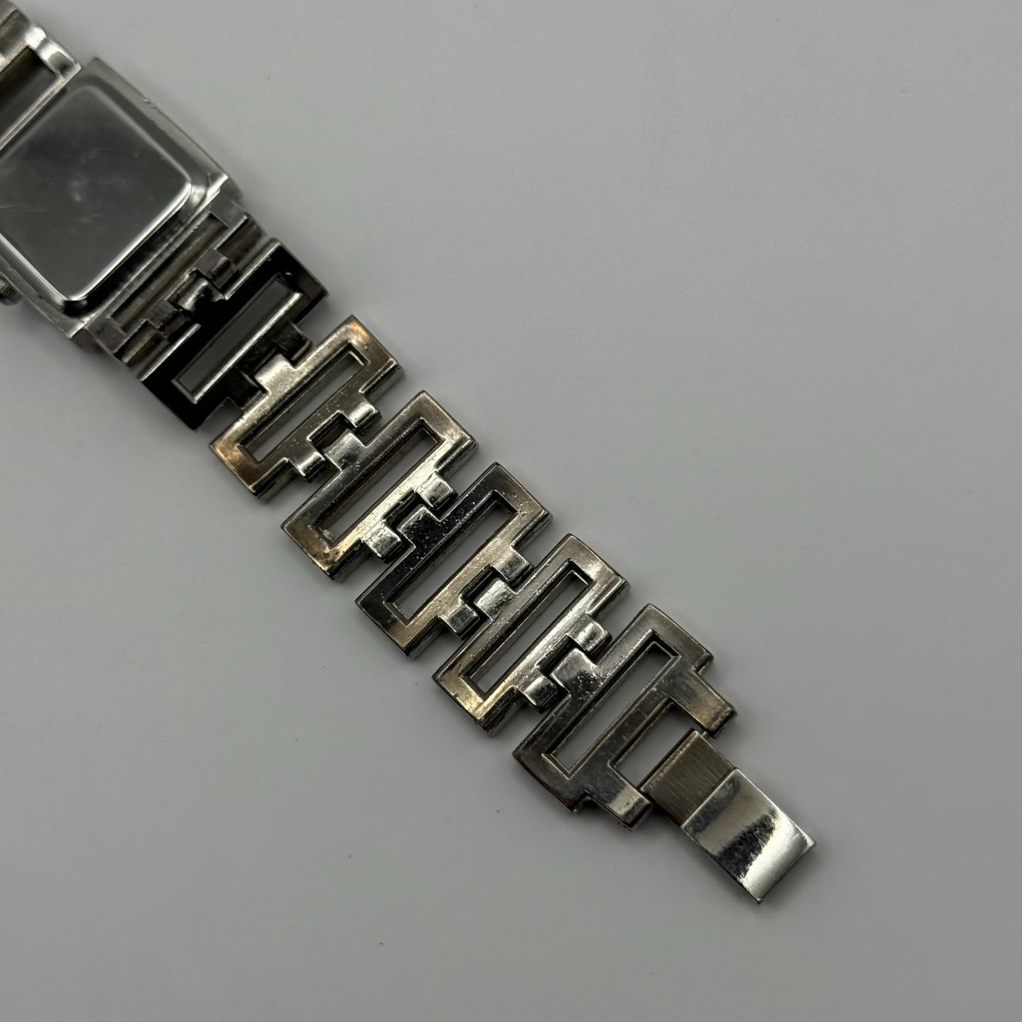 Elegant Ladies Quartz Watch Crystal Accents Silver Tone Bracelet Working 24mm