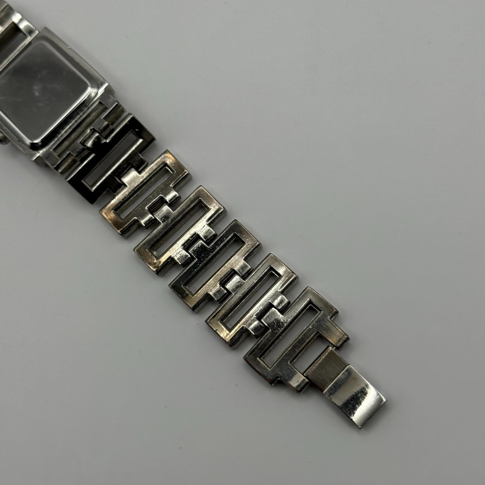 Elegant Ladies Quartz Watch Crystal Accents Silver Tone Bracelet Working 24mm