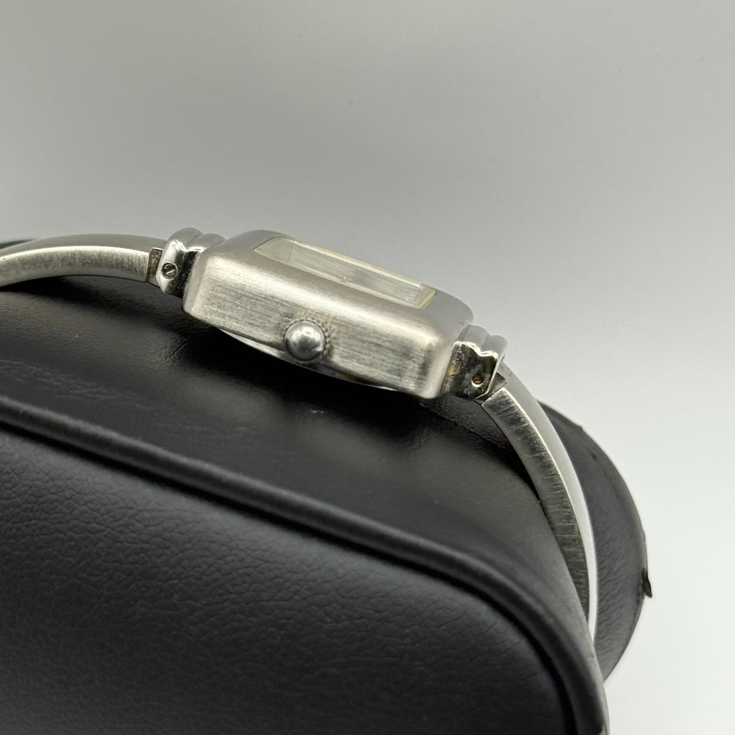 Oasis Ladies Quartz Watch B95 Silver Tone Bracelet Working 20mm 5.5 Inches