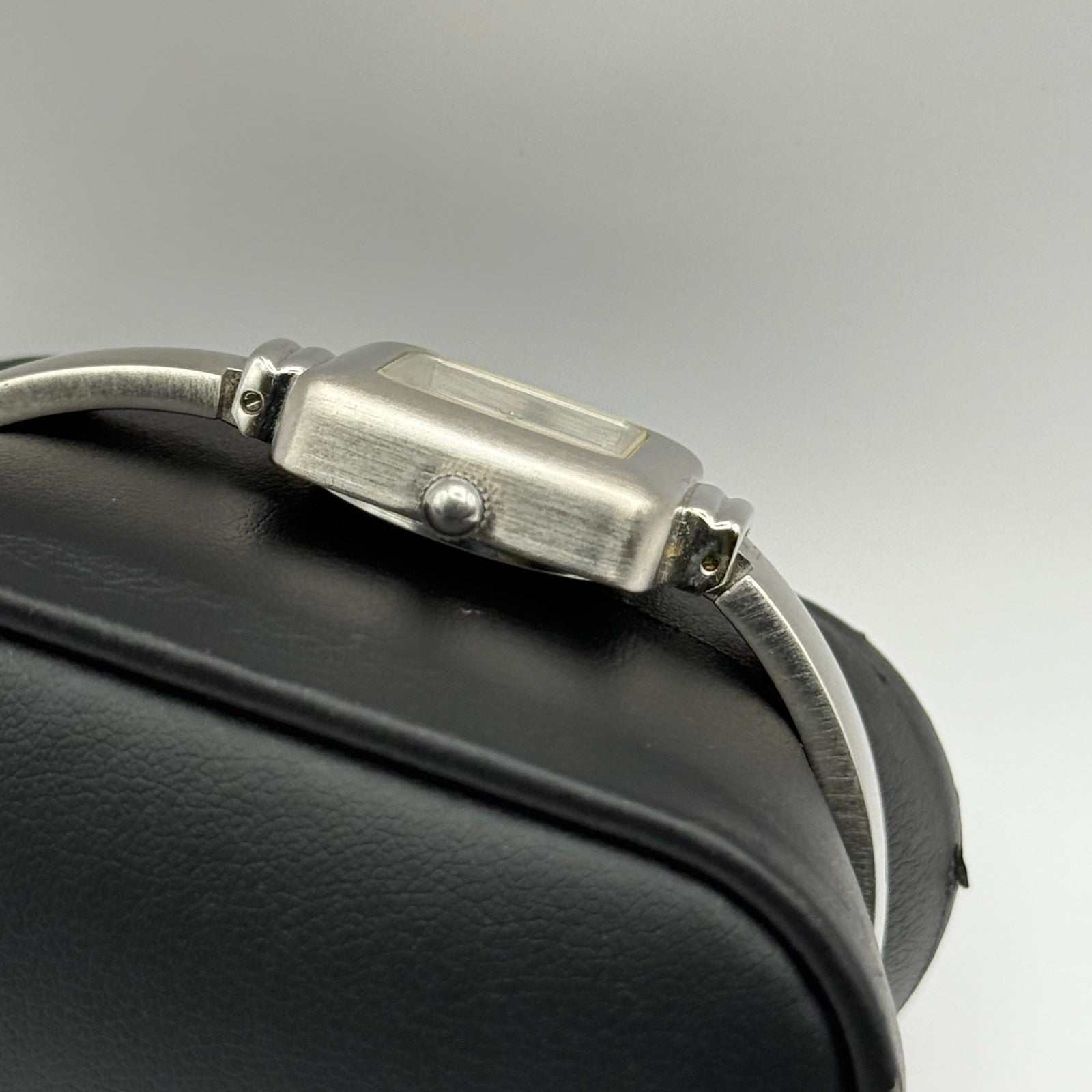 Oasis Ladies Quartz Watch B95 Silver Tone Bracelet Working 20mm 5.5 Inches