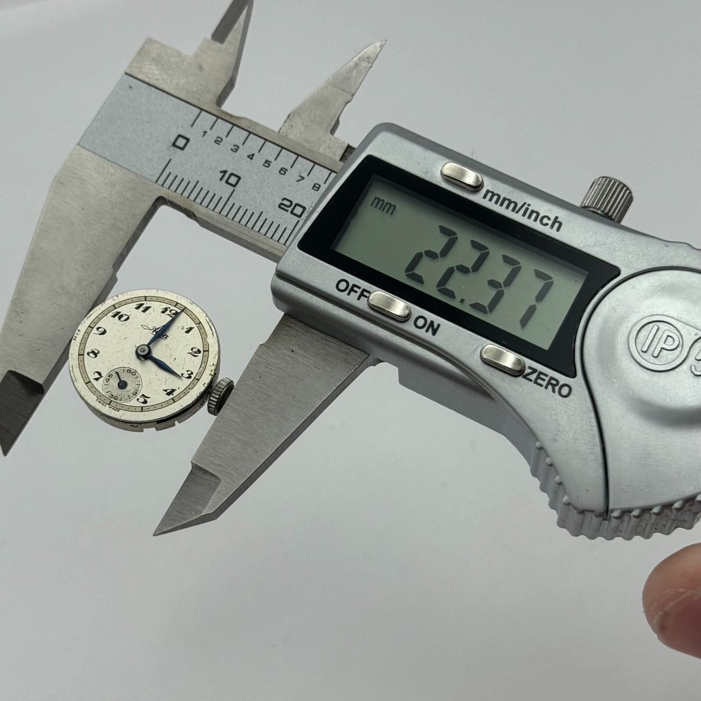 19.7mm Avia Dennison Denisteel Manual Wind Swiss Watch Movement Vintage PARTS