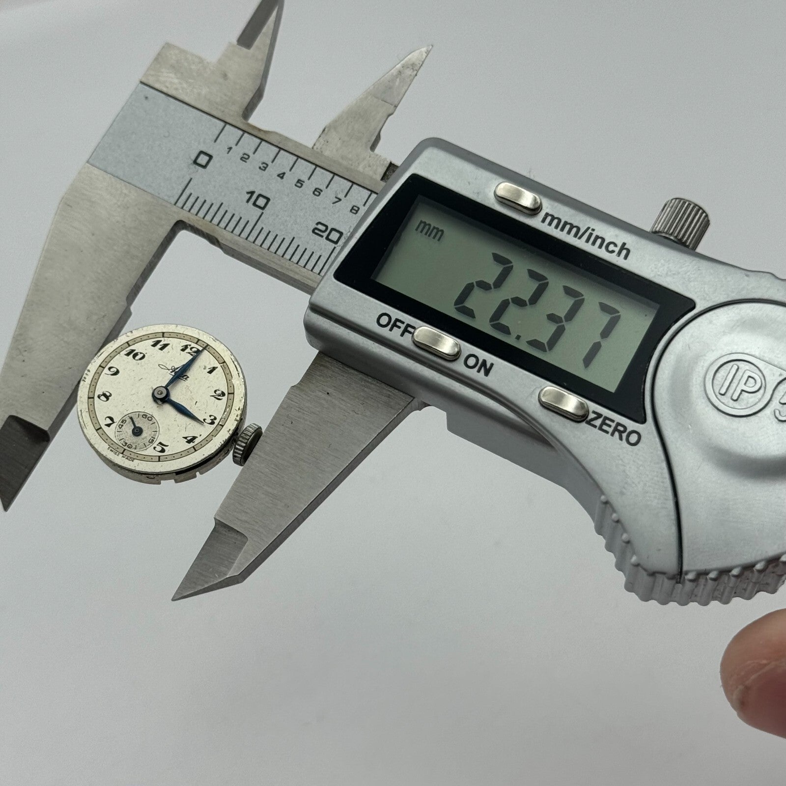 19.7mm Avia Dennison Denisteel Manual Wind Swiss Watch Movement Vintage PARTS