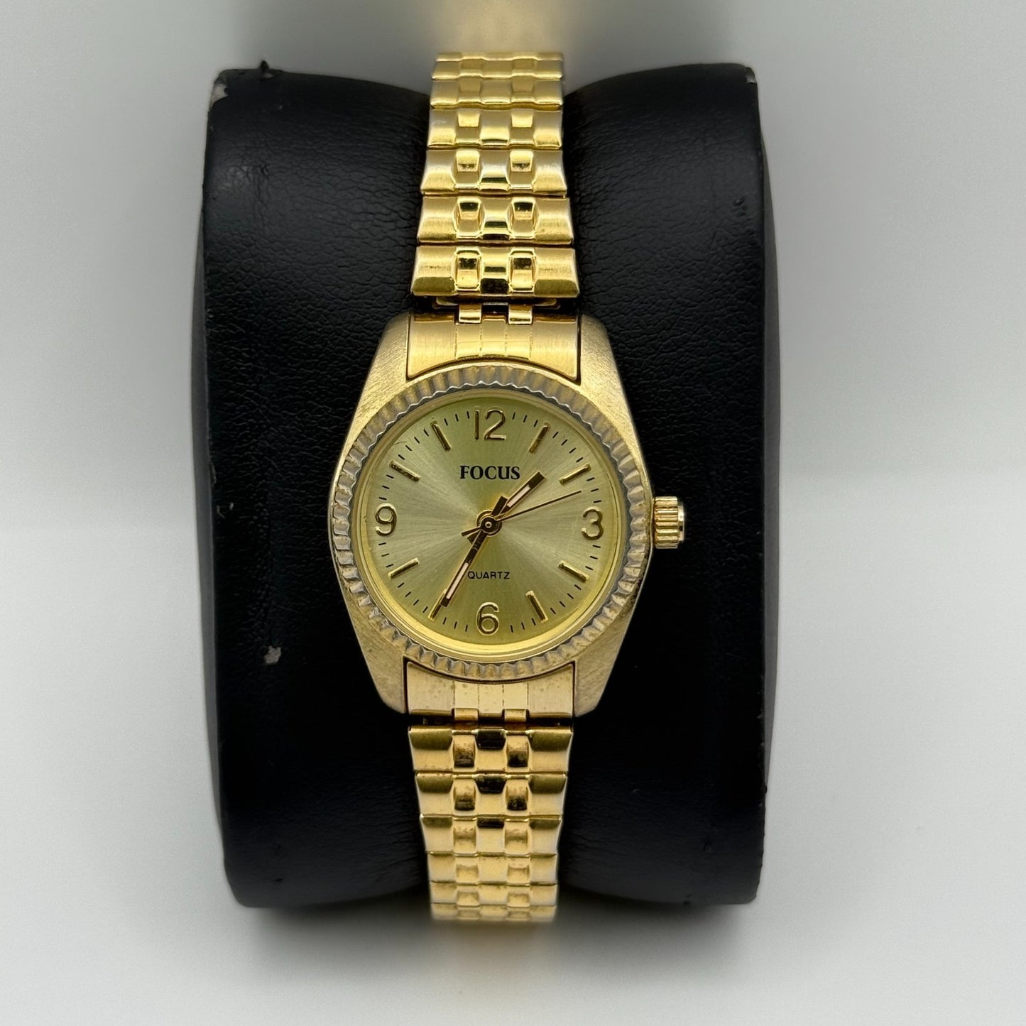 Focus Ladies Quartz Watch Gold Tone Expandable Band Steel Working 25mm