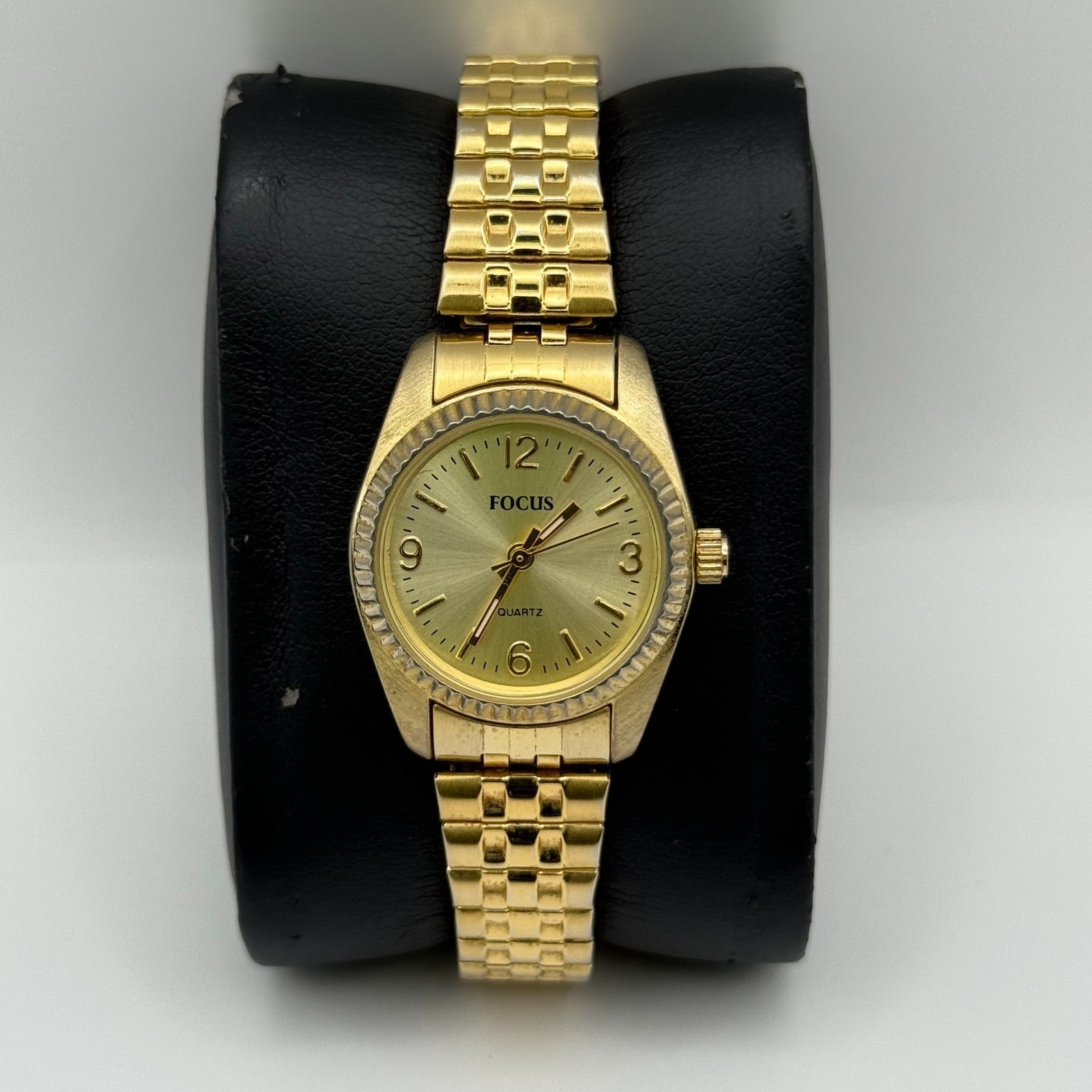 Focus Ladies Quartz Watch Gold Tone Expandable Band Steel Working 25mm