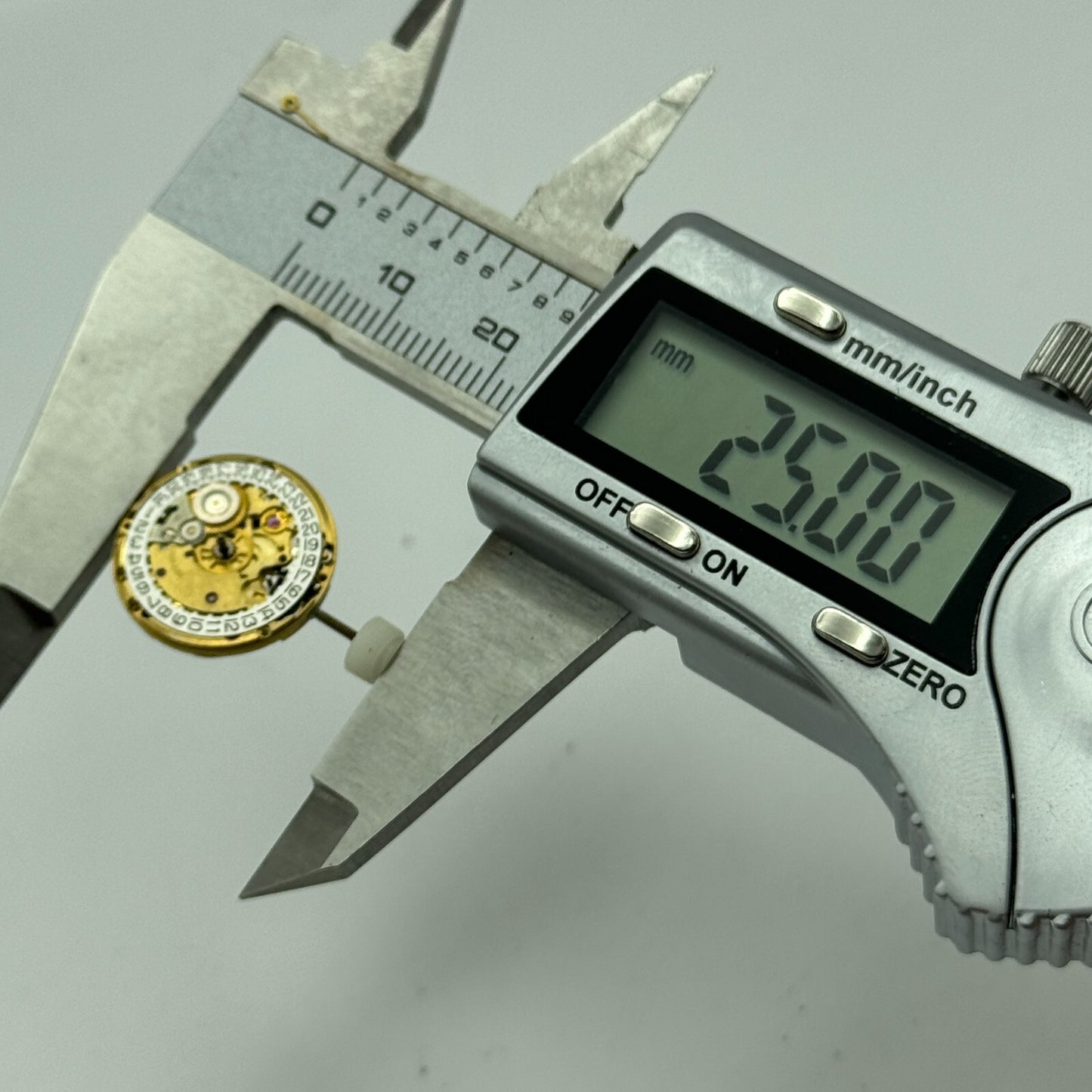 17.4mm Running Bulova 7BLACD Automatic Ladies Watch Movement Swiss Vintage PARTS