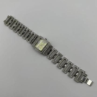 Elegant Ladies Quartz Watch Crystal Accents Silver Tone Bracelet Working 24mm