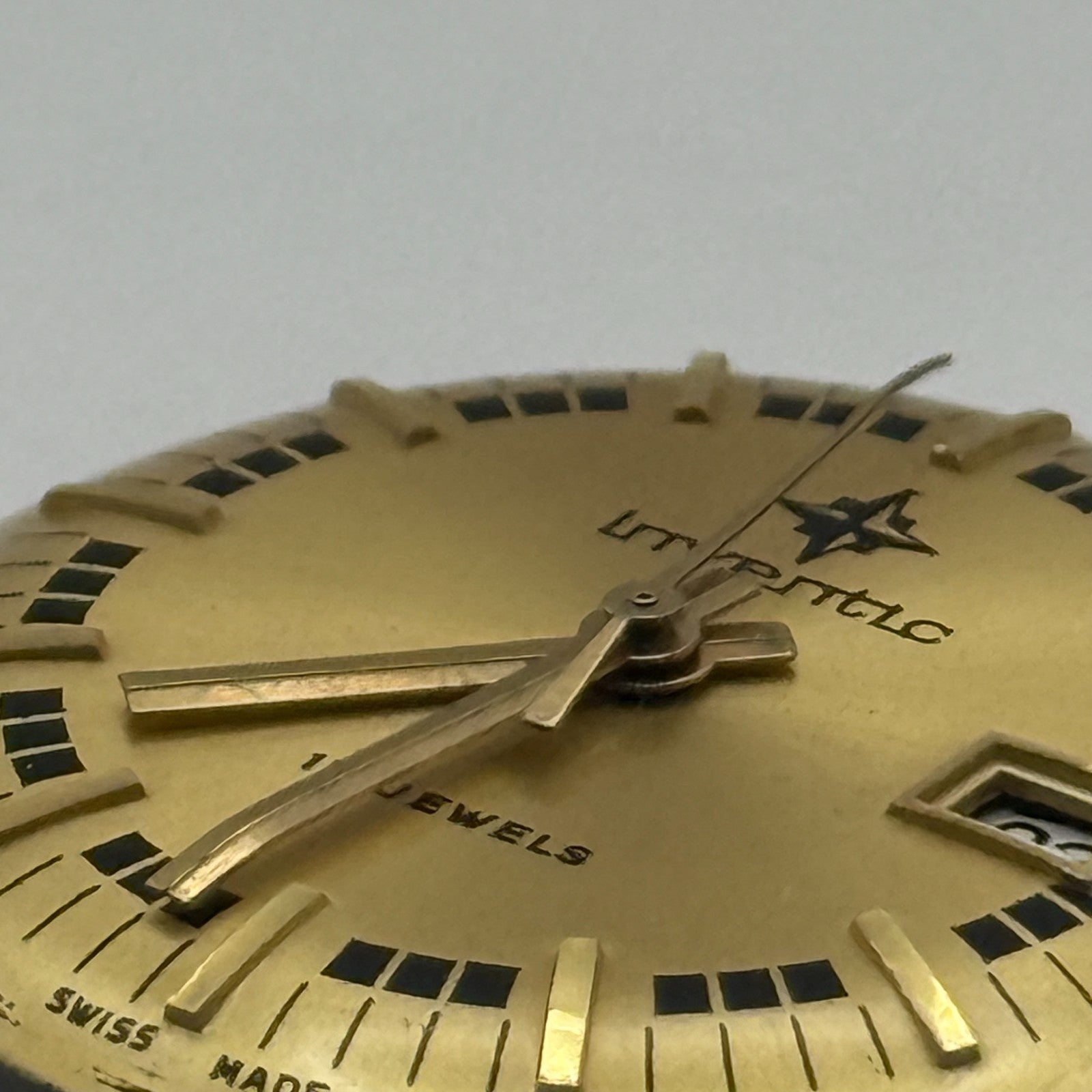 Inventic EB 8385-67 Watch Movement Manual Wind Vintage Swiss Parts Repair 22.2mm