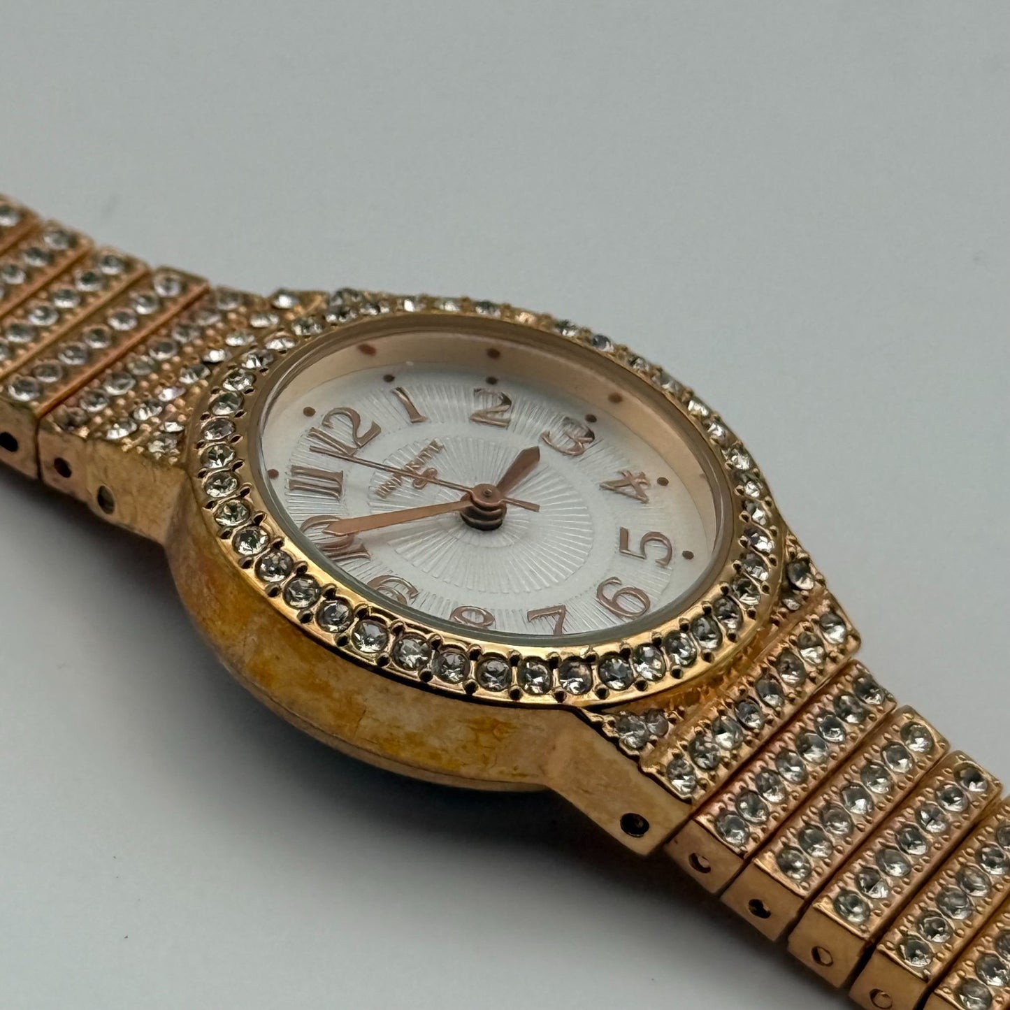 Infinite Ladies Quartz Watch Gold Tone Crystal Accents Bracelet Working 25mm