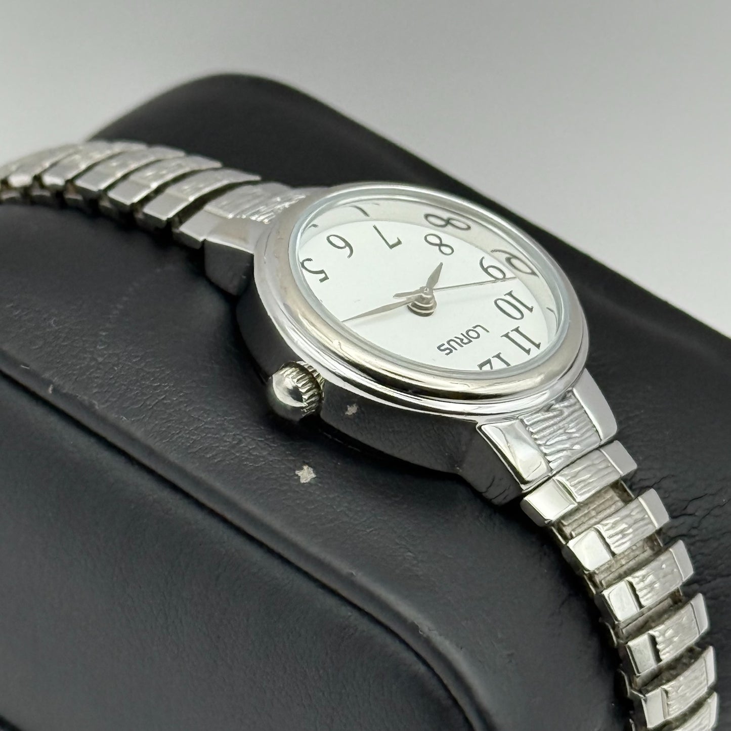 Lorus Ladies Quartz Watch White Dial Silver Tone Stretch Band Japan Working 23mm