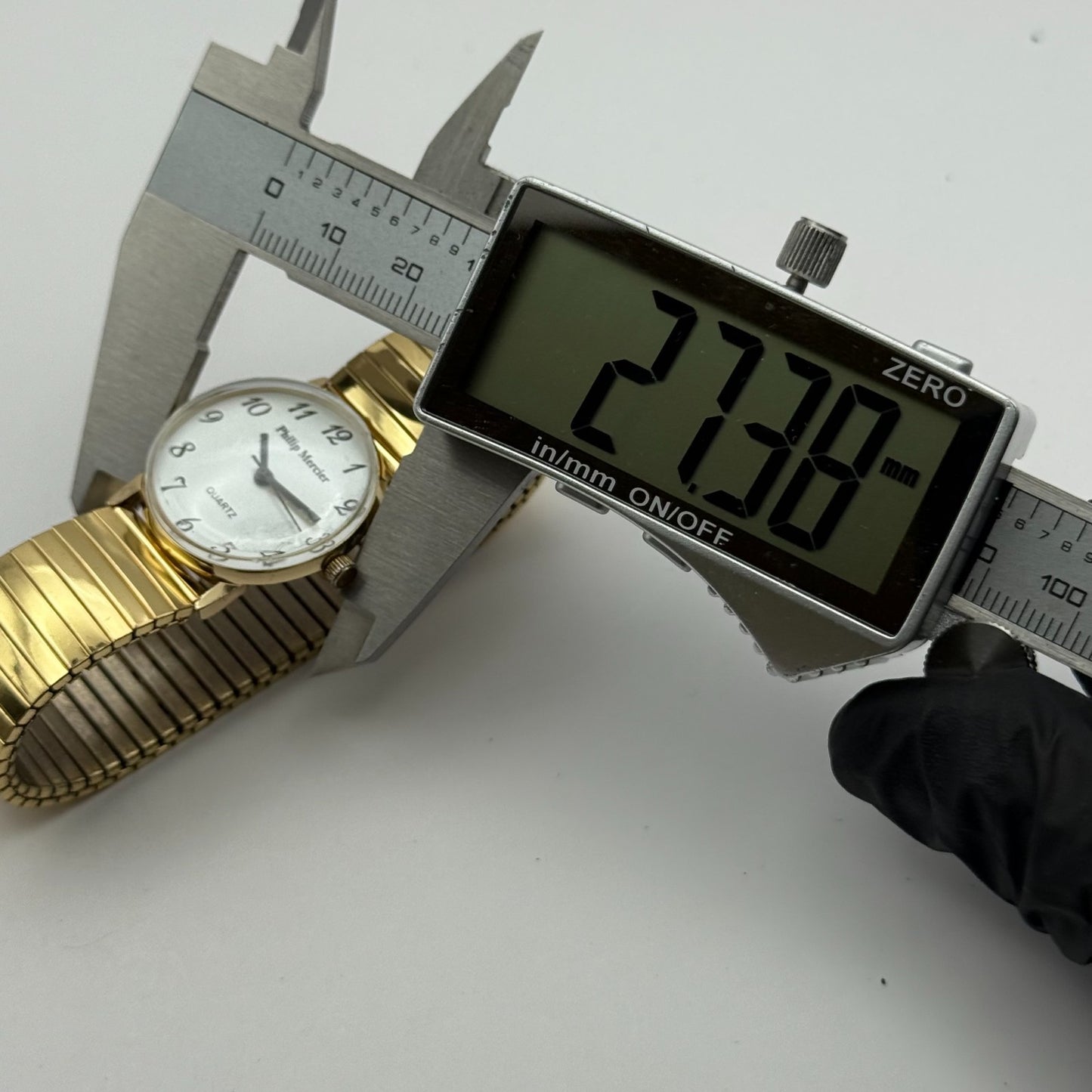 Philip Mercier Ladies Quartz Watch Gold Tone Expandable Band Working 27mm