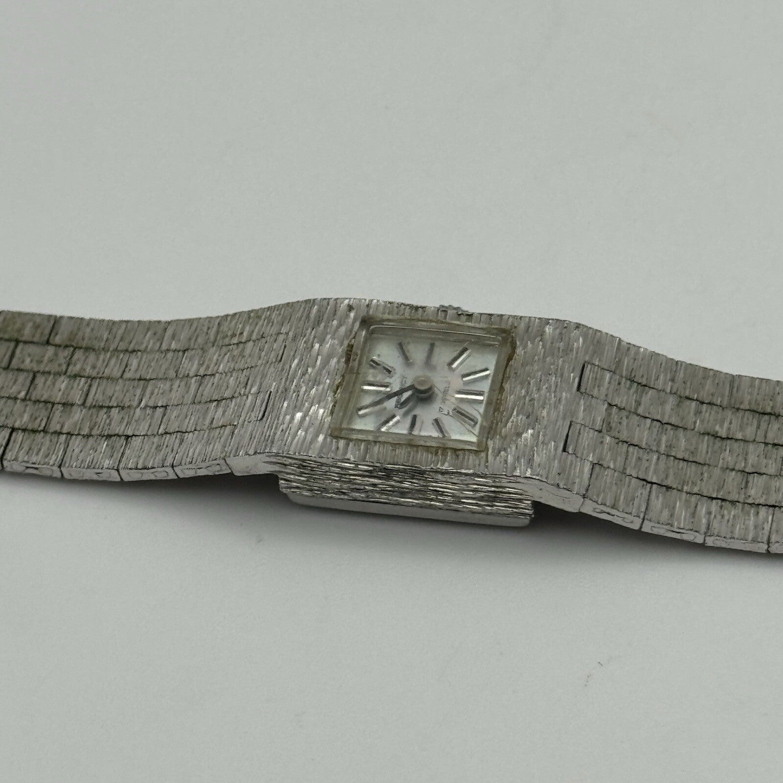 15mm WORKING Ladies Regency Silver Tone Bark Affect Manual Wind Vintage Watch