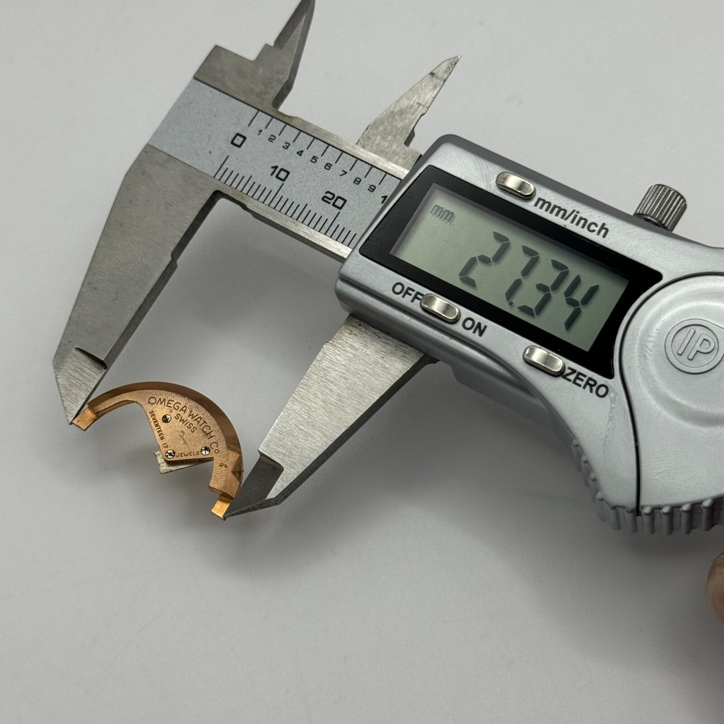 27.3mm Men's Omega 17 Jewels Swiss Automatic Rotor Vintage PARTS SPARES REPAIRS